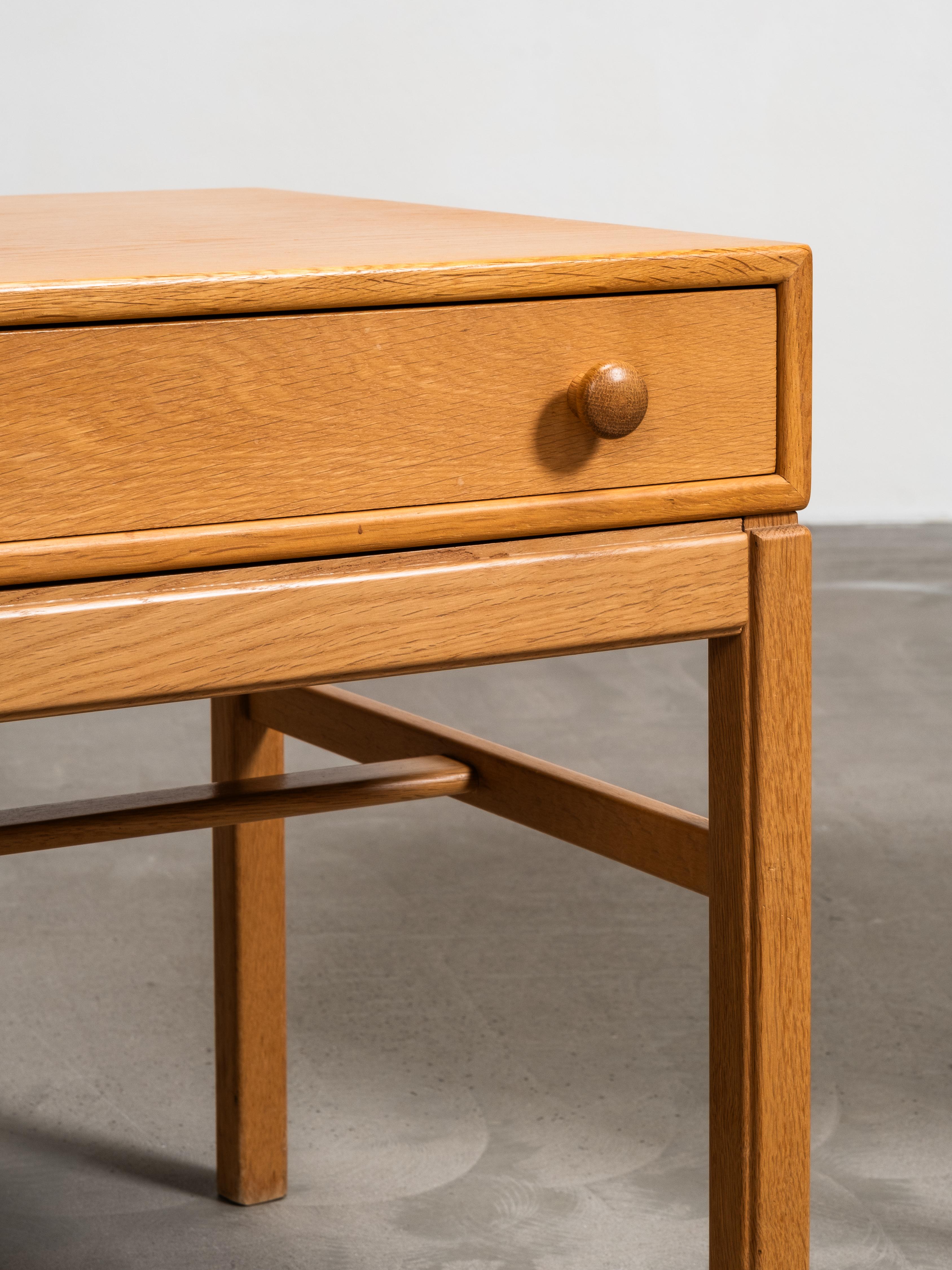 Paire de tables de chevet en chêne Model No No par Engström & Myrstrand, Suède, années 1960 en vente 2