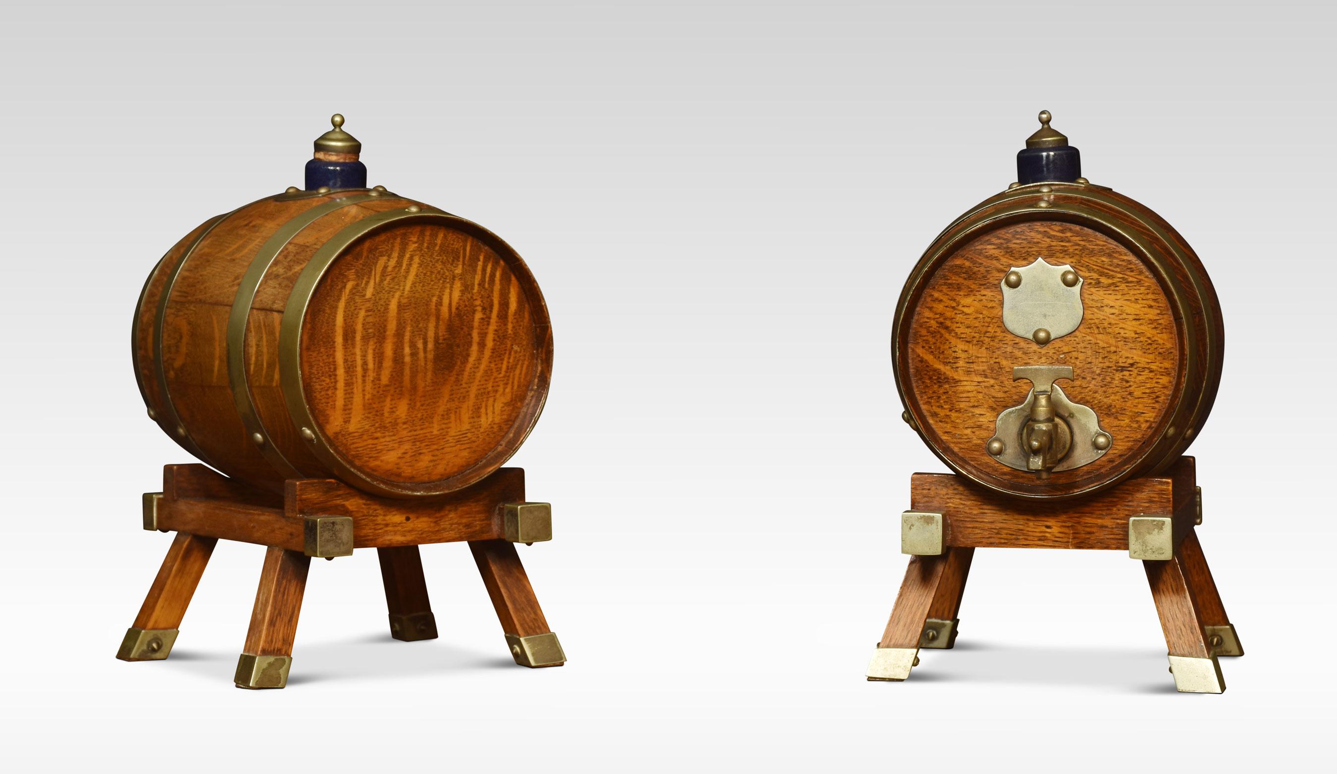 Pair of Oak Brass Bound Spirit Barrels In Good Condition For Sale In Cheshire, GB