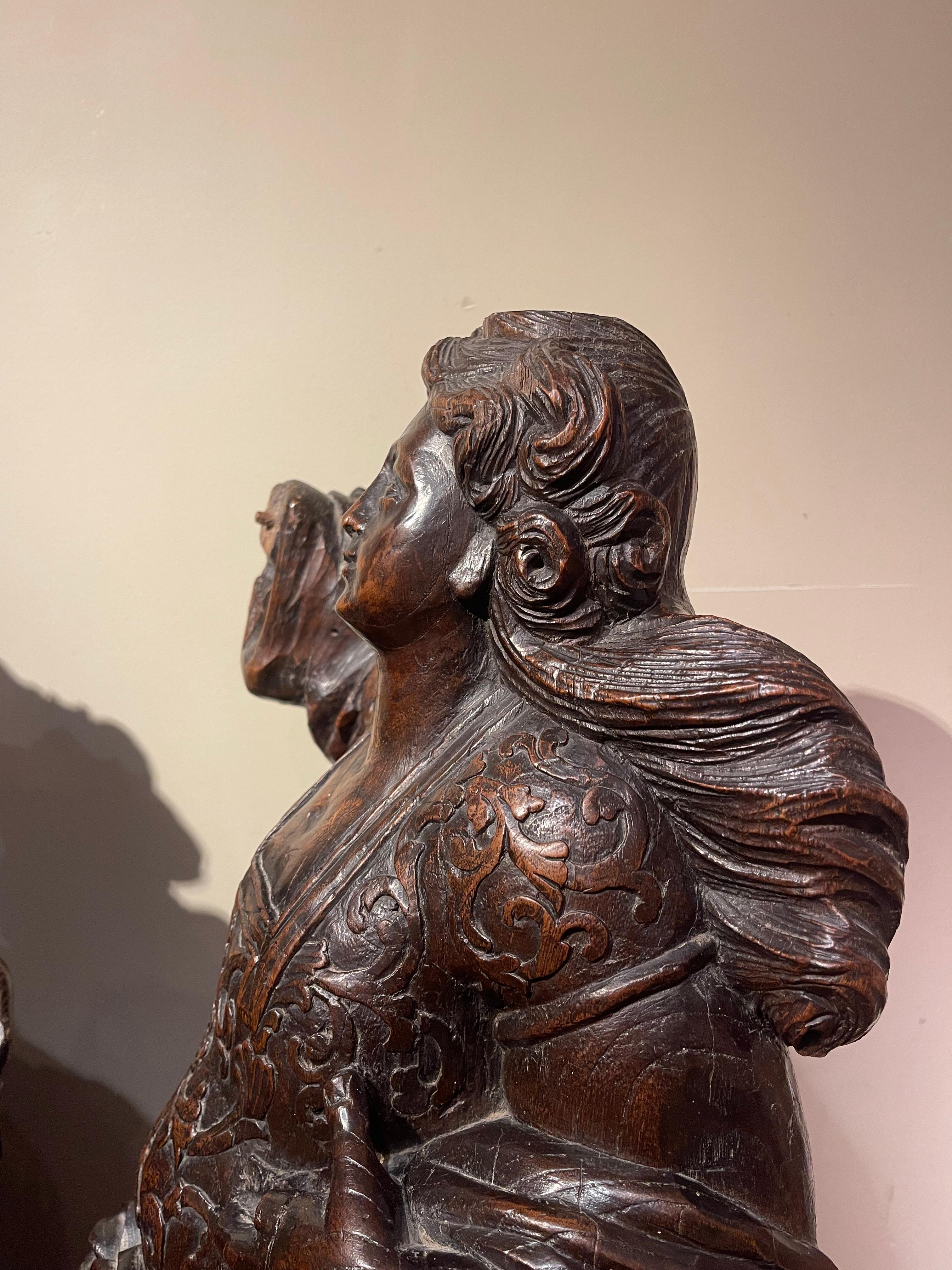 Pair of Oak Ceroferarius Angels , Flanders , 17th Century In Fair Condition For Sale In PARIS, FR