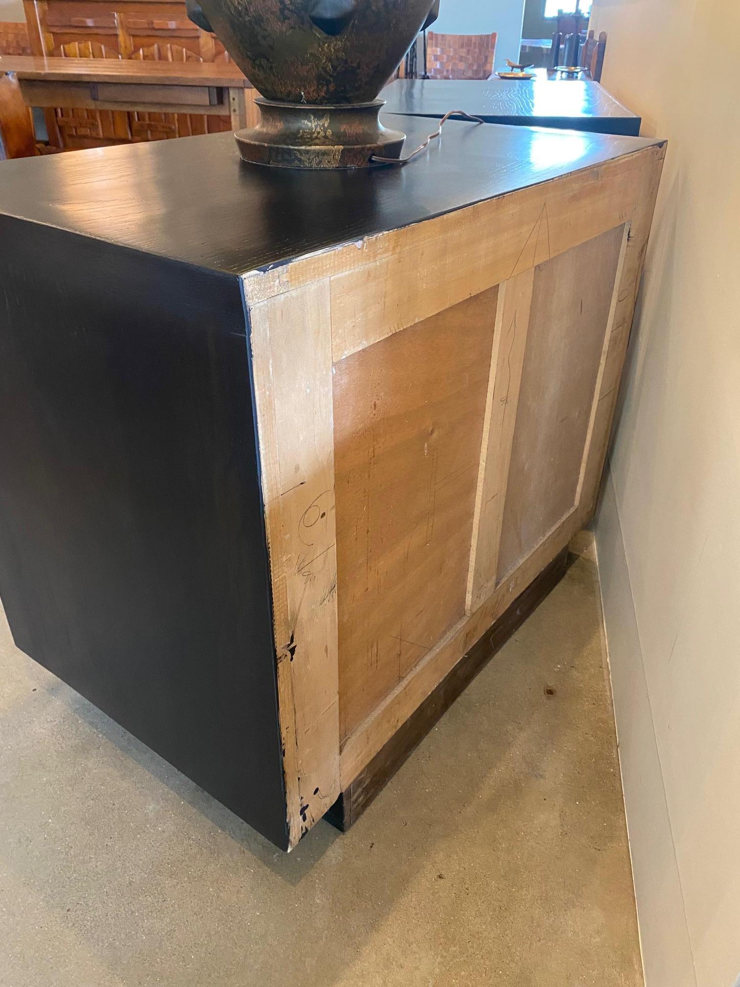 Coppia di cassapanche in Oak con finitura in ebano, stile Wormley, Francia, anni '50 in vendita 11