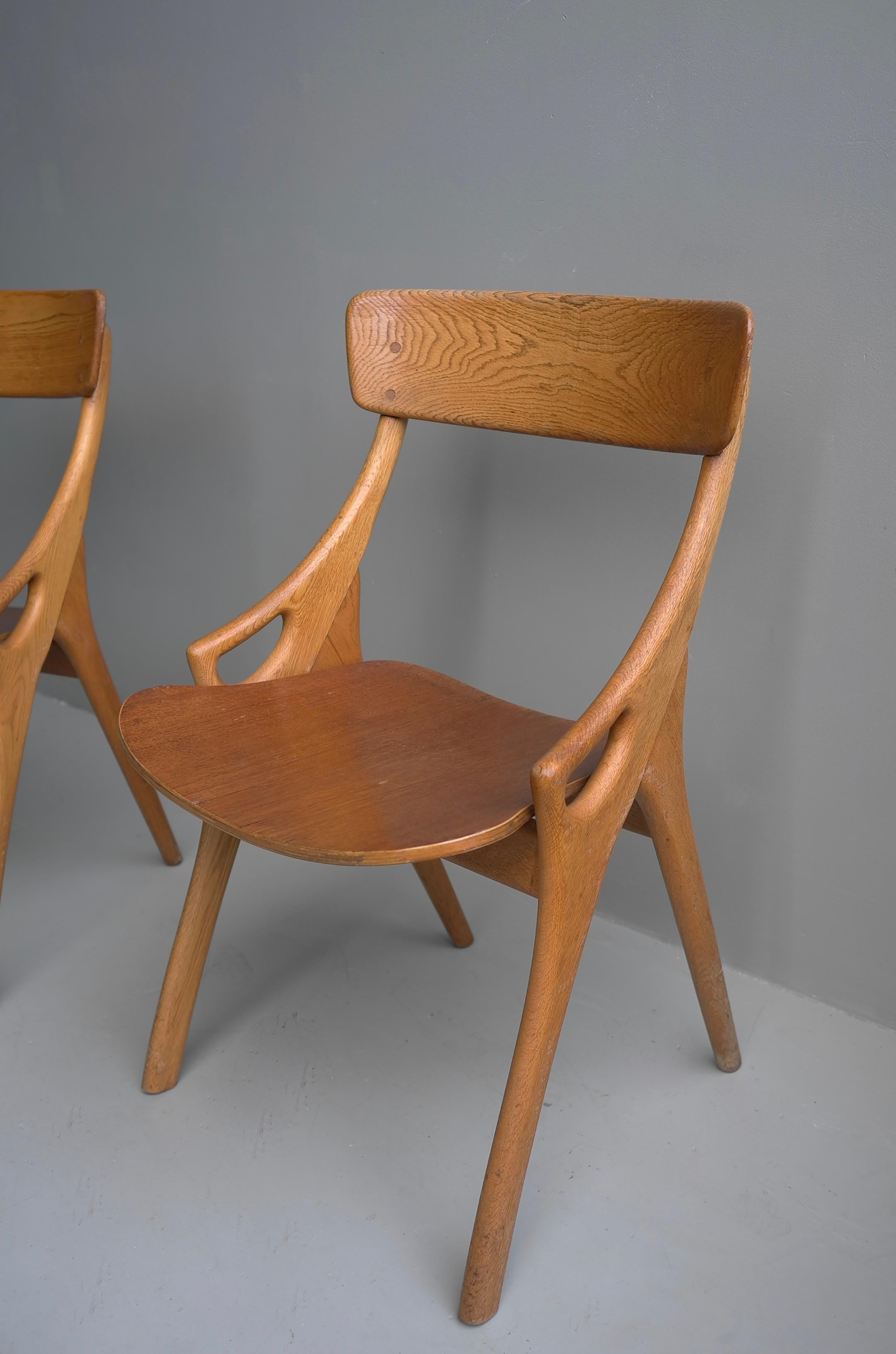 Pair of Oak Danish Dining or Side Chairs by Arne Hovmand-Olsen, Denmark, 1958 In Good Condition In Den Haag, NL