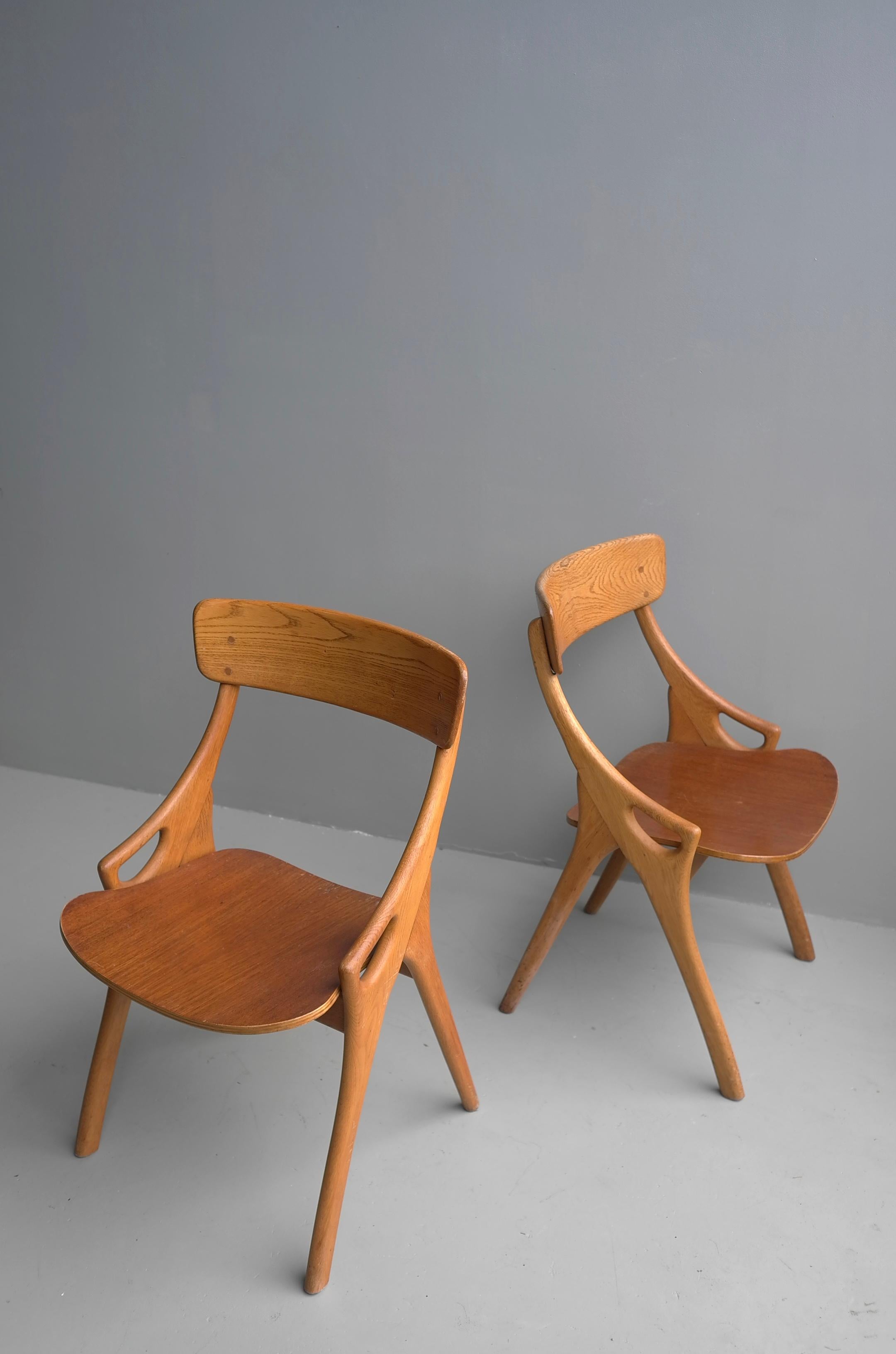 Mid-20th Century Pair of Oak Danish Dining or Side Chairs by Arne Hovmand-Olsen, Denmark, 1958