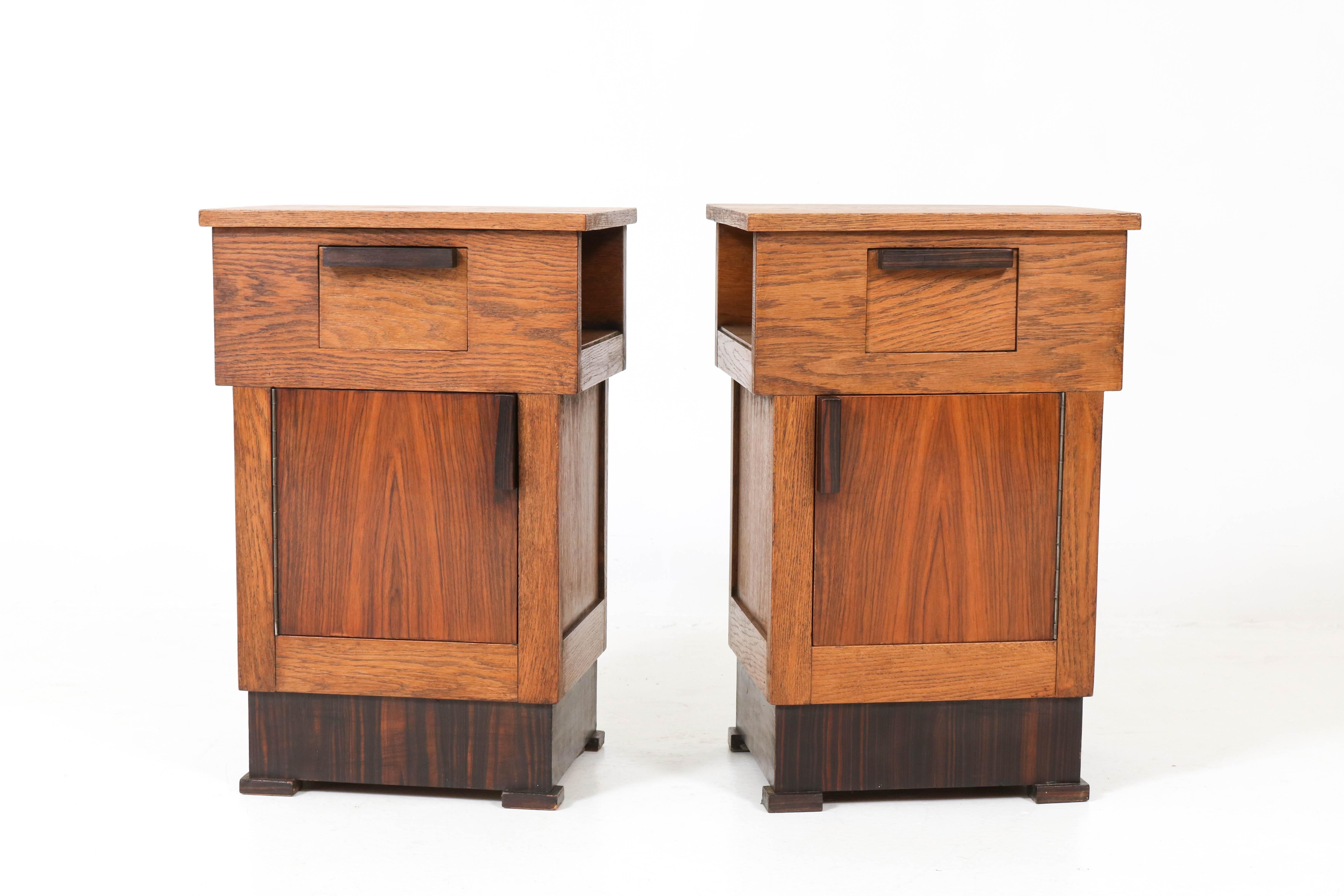 Pair of Oak Dutch Art Deco Haagse School Bedside Tables or Nightstands, 1920s In Good Condition In Amsterdam, NL