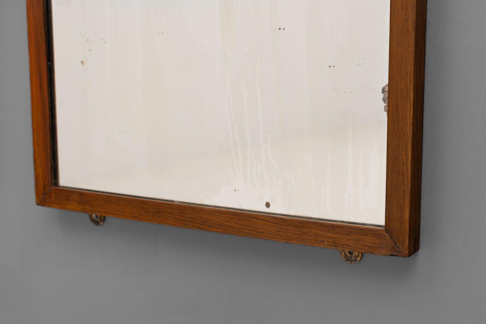 Metà XX secolo Coppia di specchi con cornice di Oak in vendita