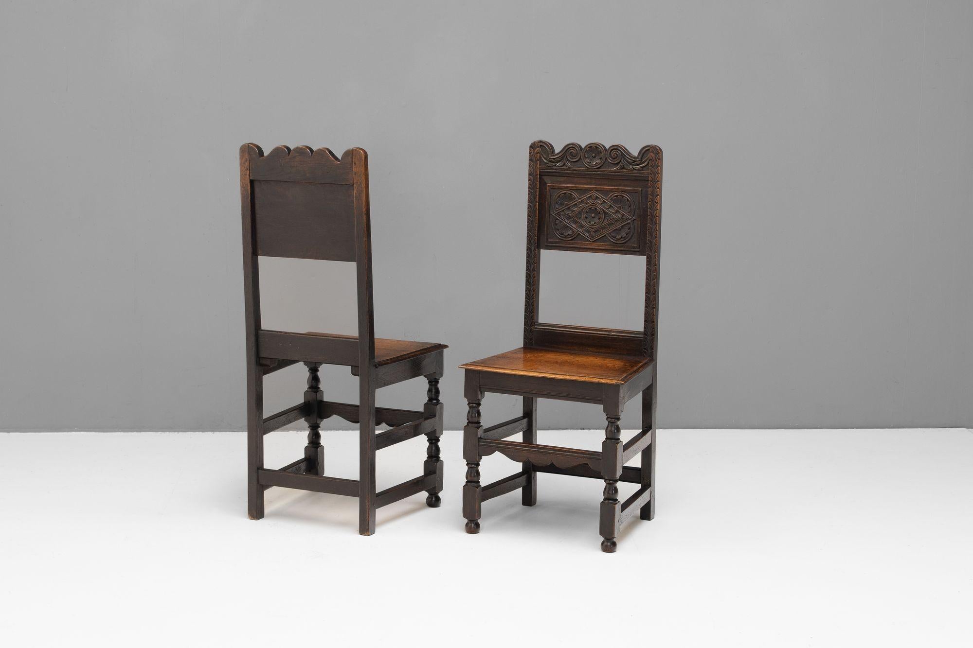 Paire de chaises de hall en Oak Bon état - En vente à London, England