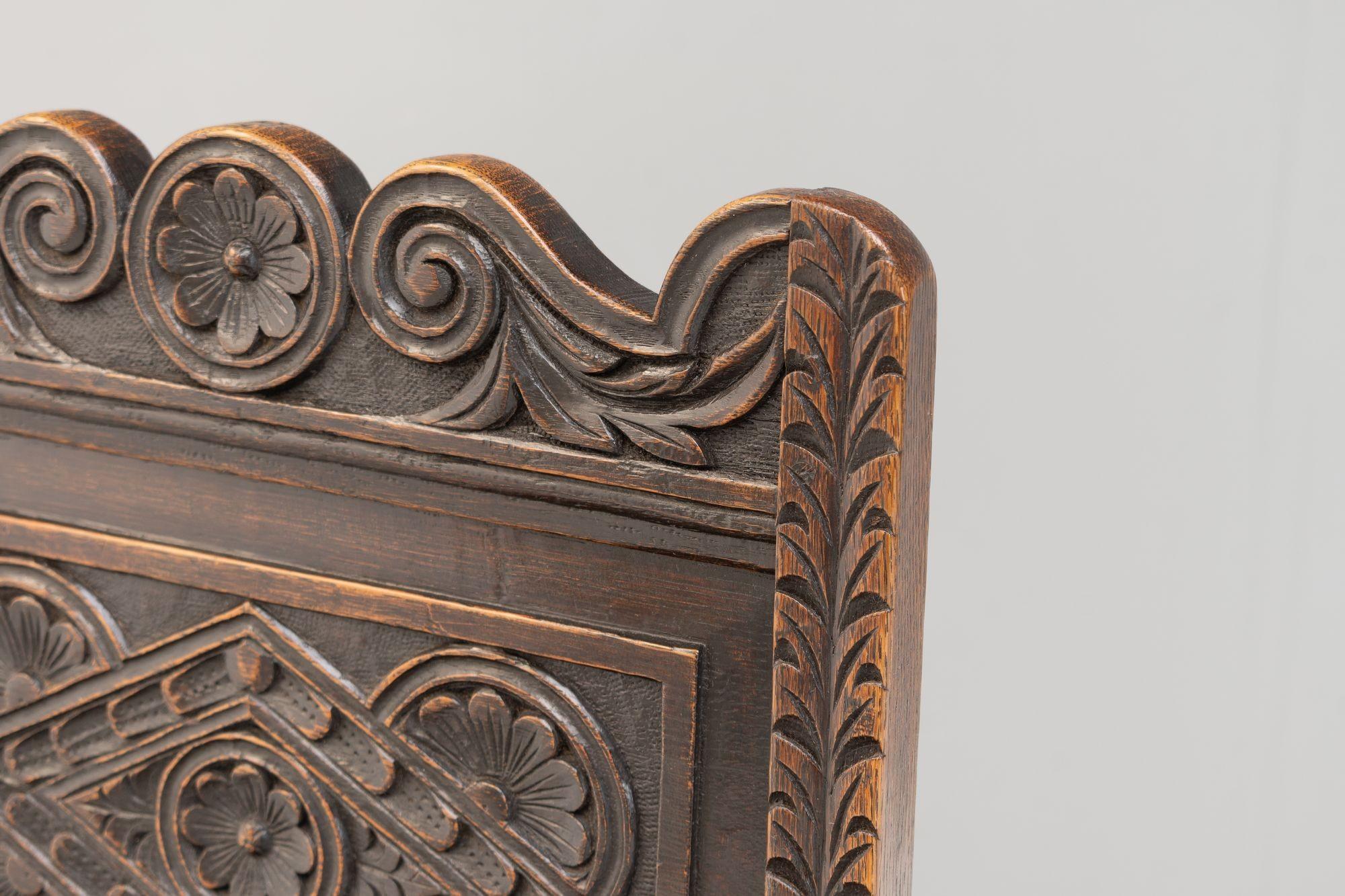 Chêne Paire de chaises de hall en Oak en vente