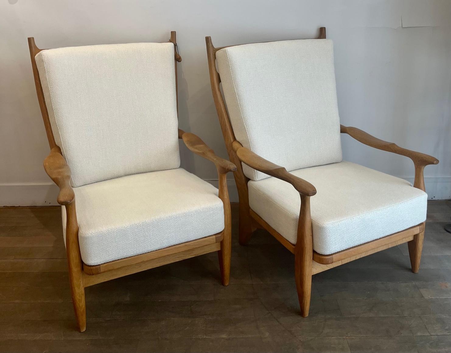 Mid-Century Modern Pair of Oak Lounge Chairs Guillerme et Chambron 
