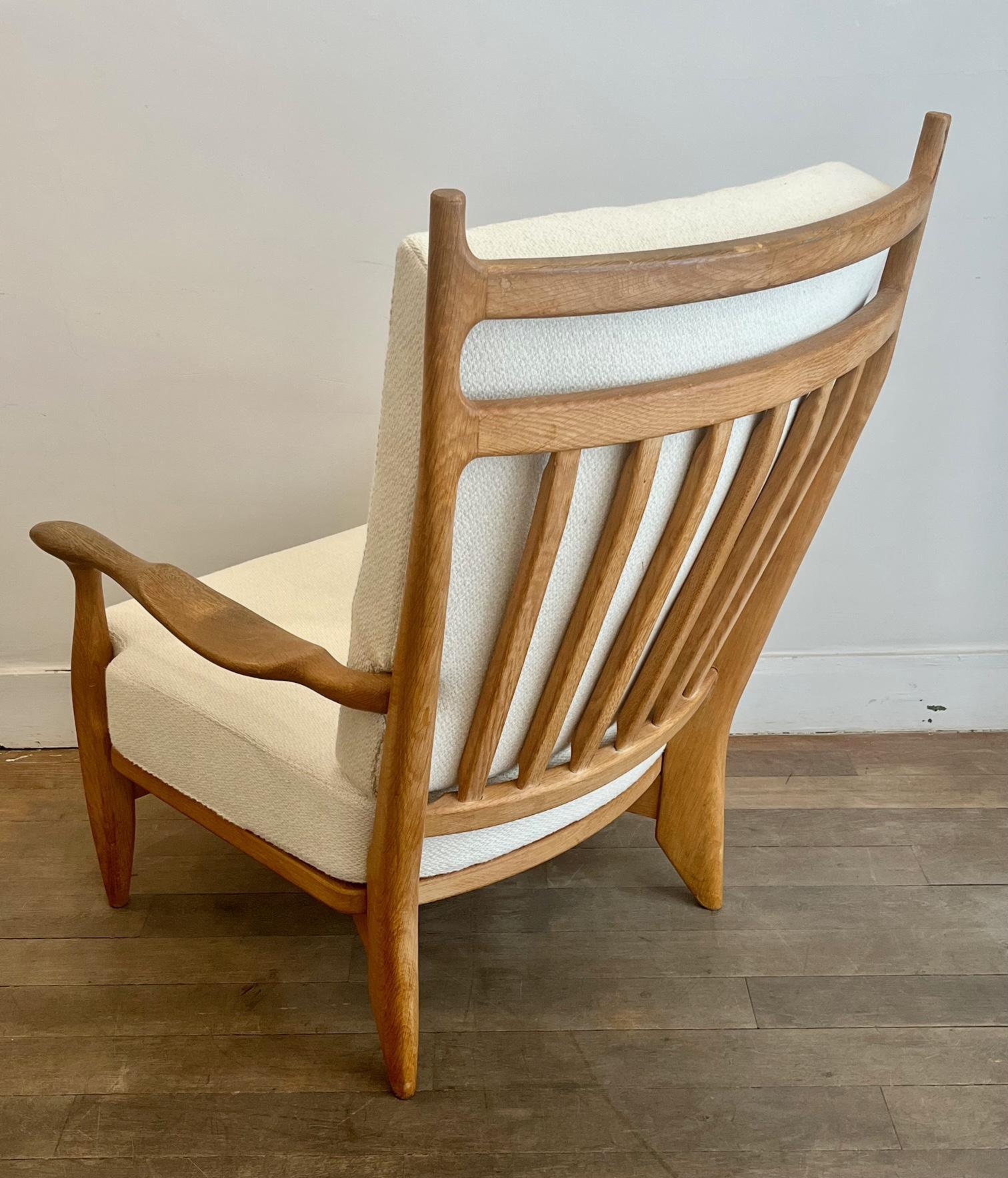 Mid-20th Century Pair of Oak Lounge Chairs Guillerme et Chambron 