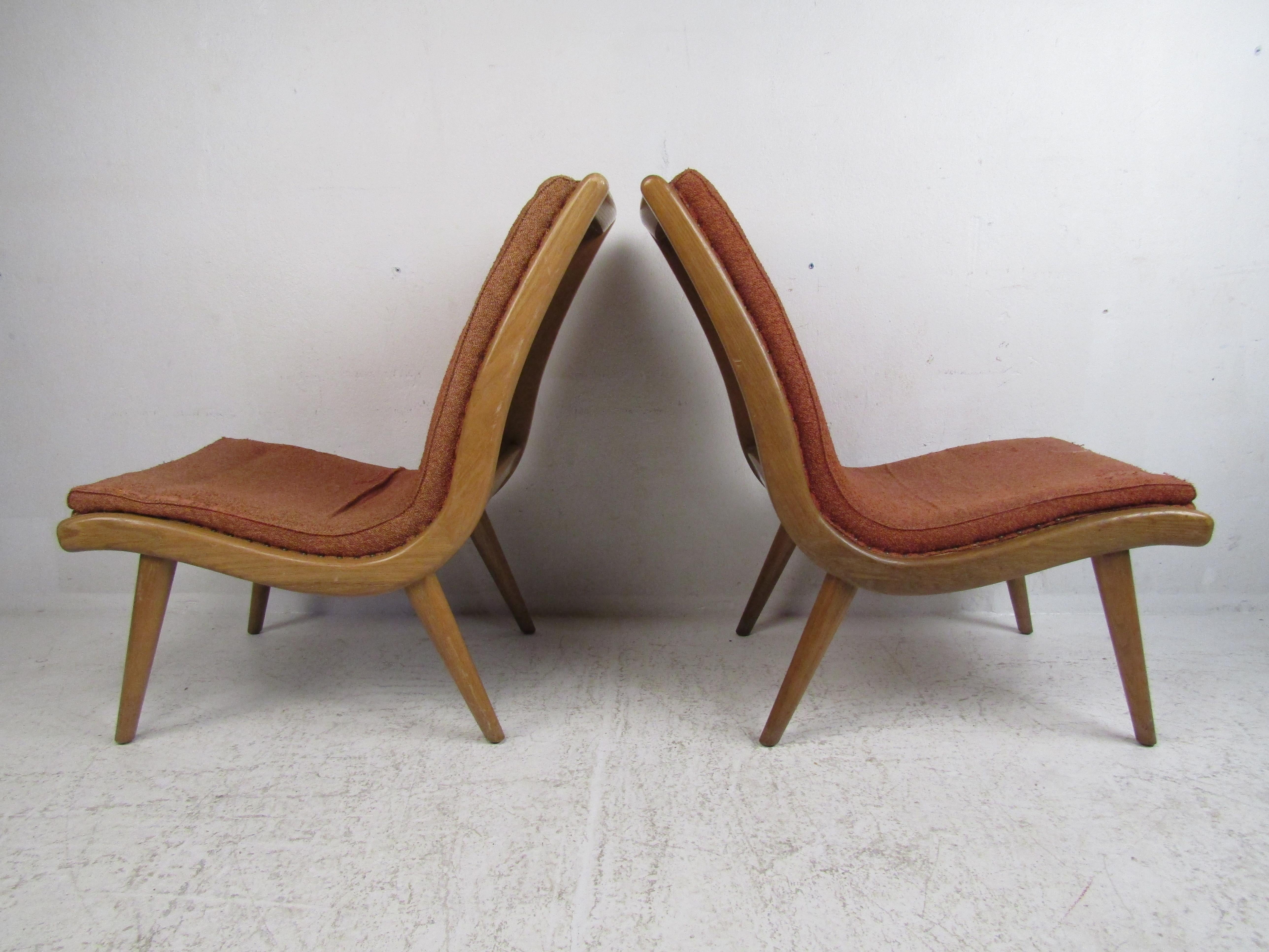 Late 20th Century Pair of Oak Mid-Century Modern Bentwood Scoop Chairs