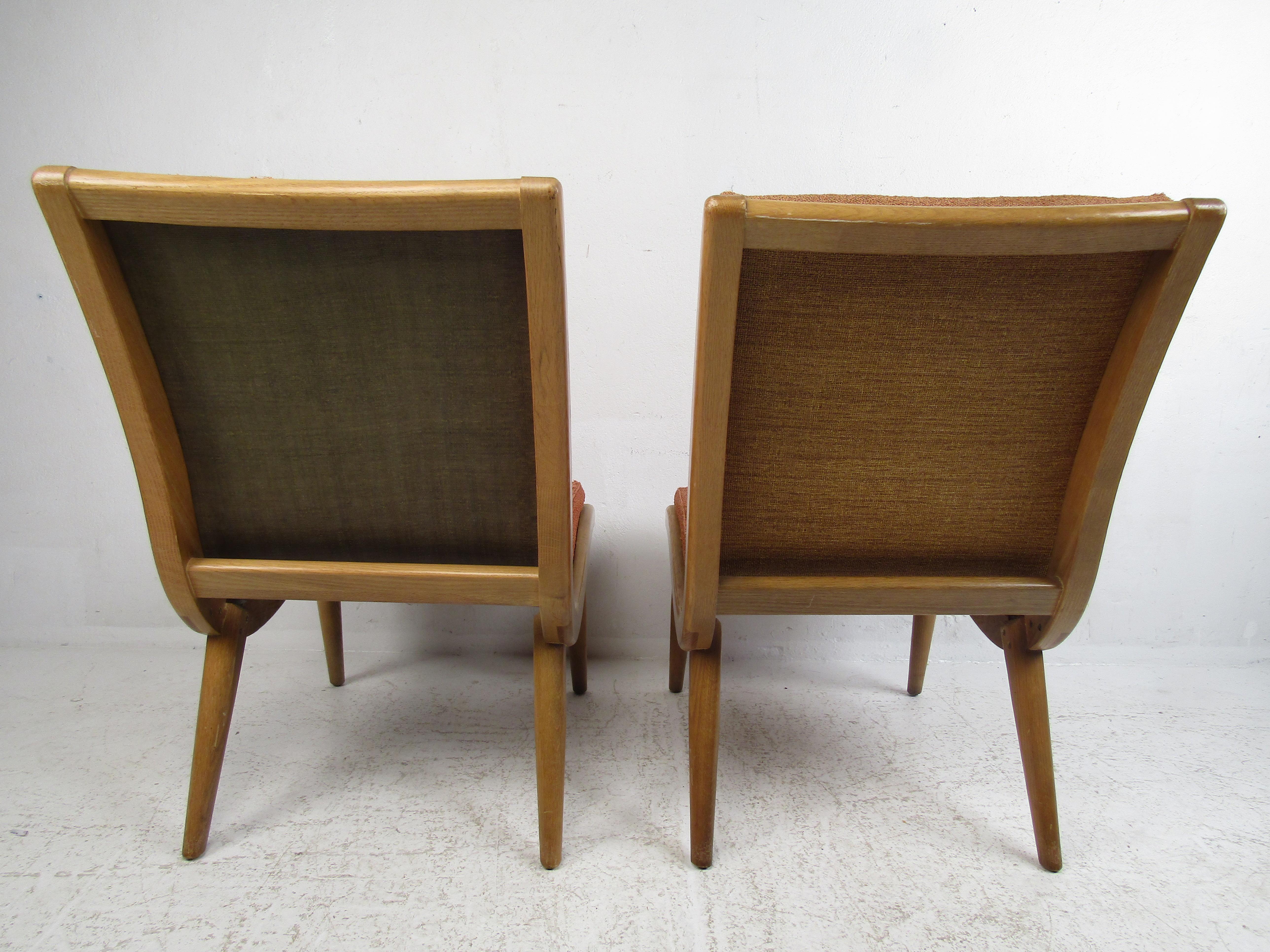 Upholstery Pair of Oak Mid-Century Modern Bentwood Scoop Chairs