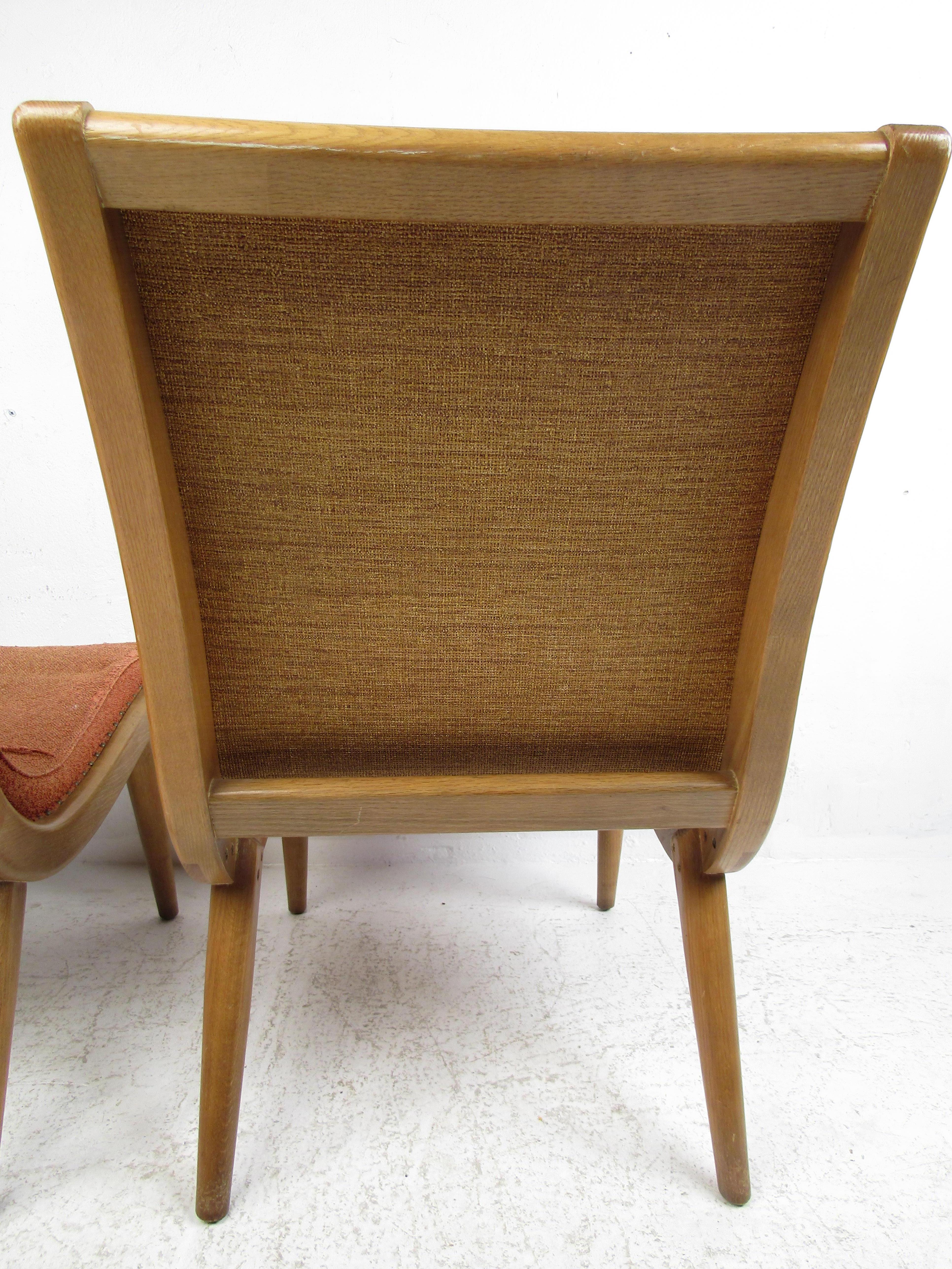 Pair of Oak Mid-Century Modern Bentwood Scoop Chairs 1