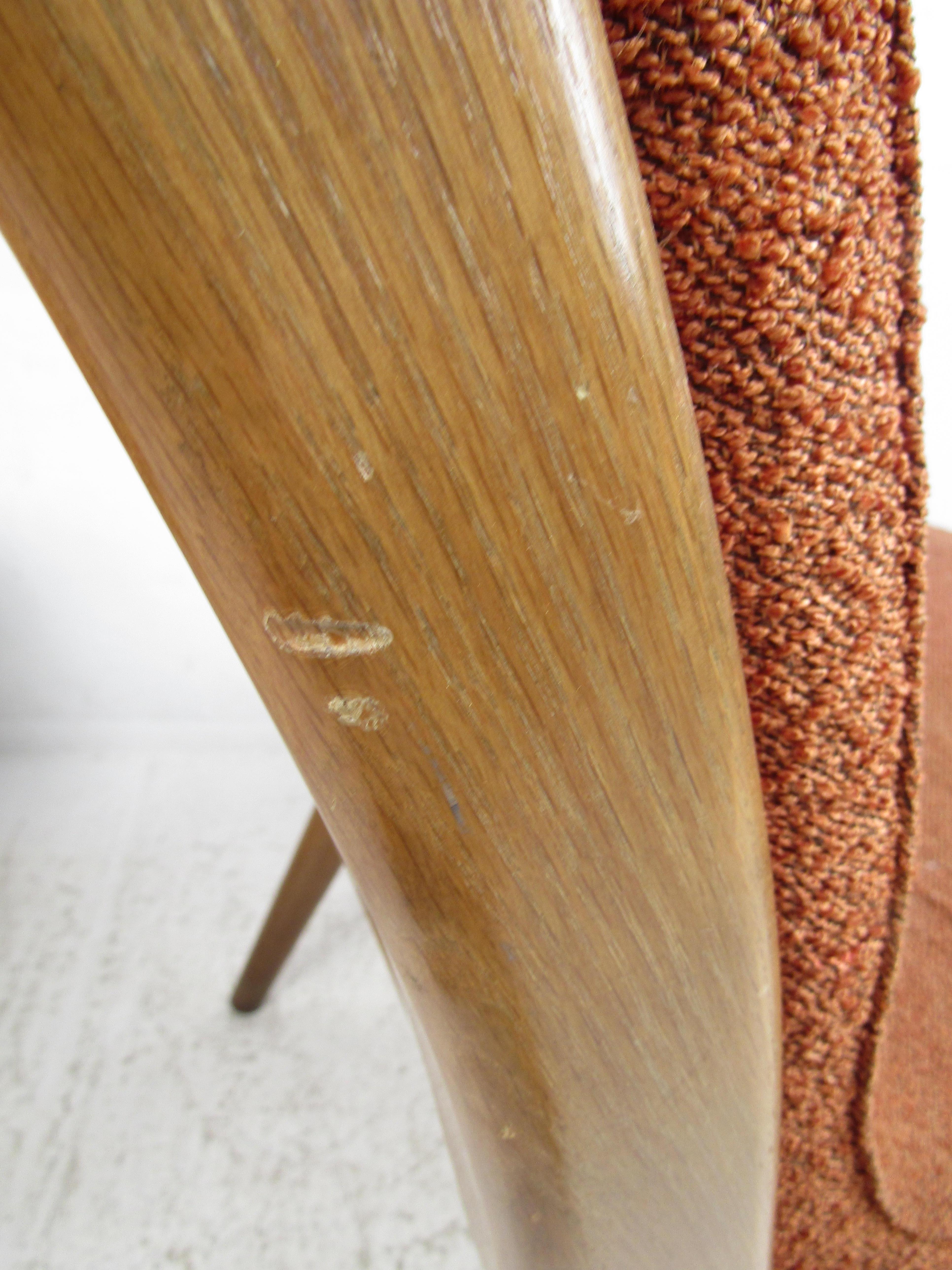 Pair of Oak Mid-Century Modern Bentwood Scoop Chairs 4