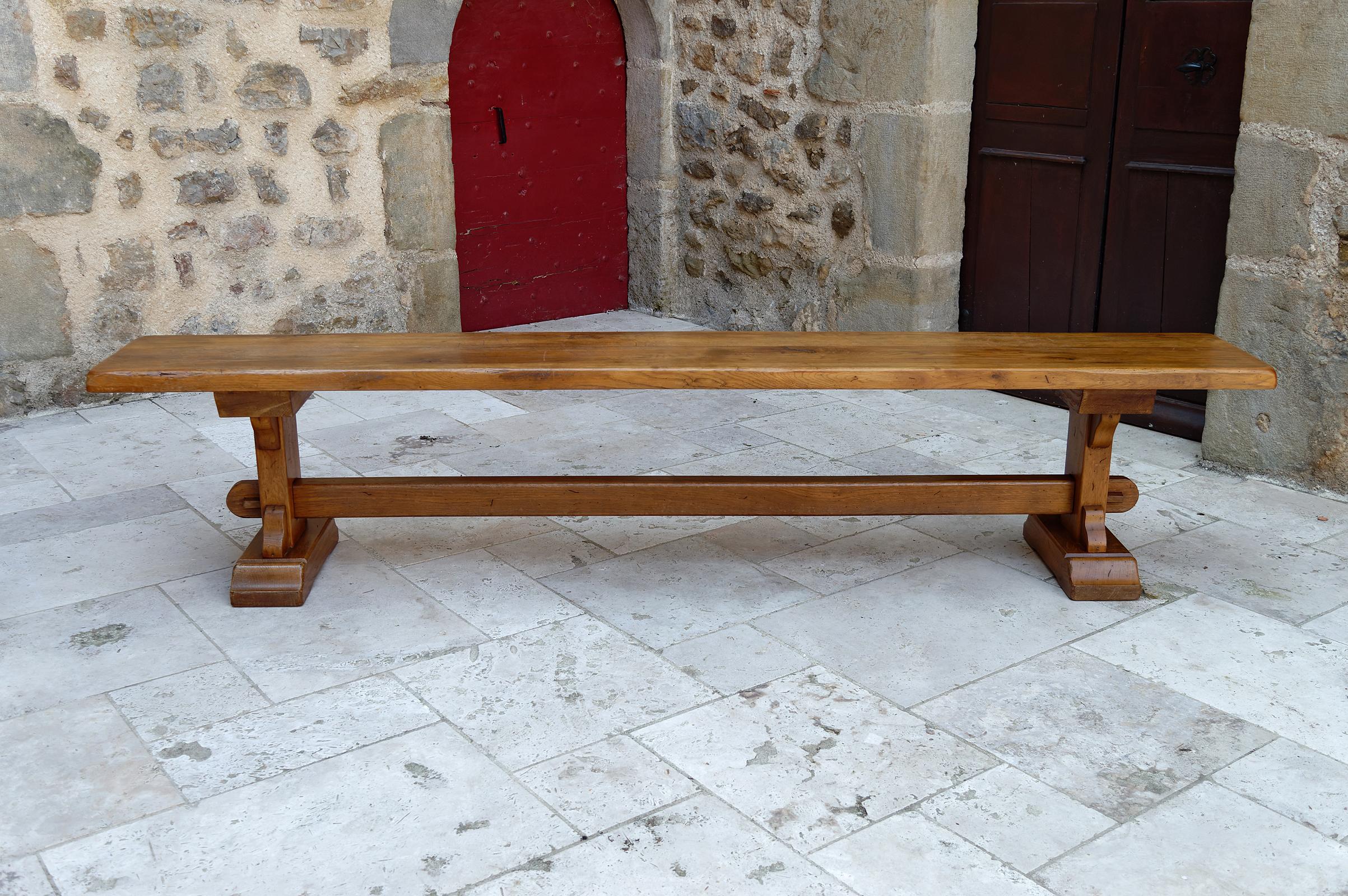 Pair of oak monastic community benches, France, early 20th century In Good Condition For Sale In VÉZELAY, FR