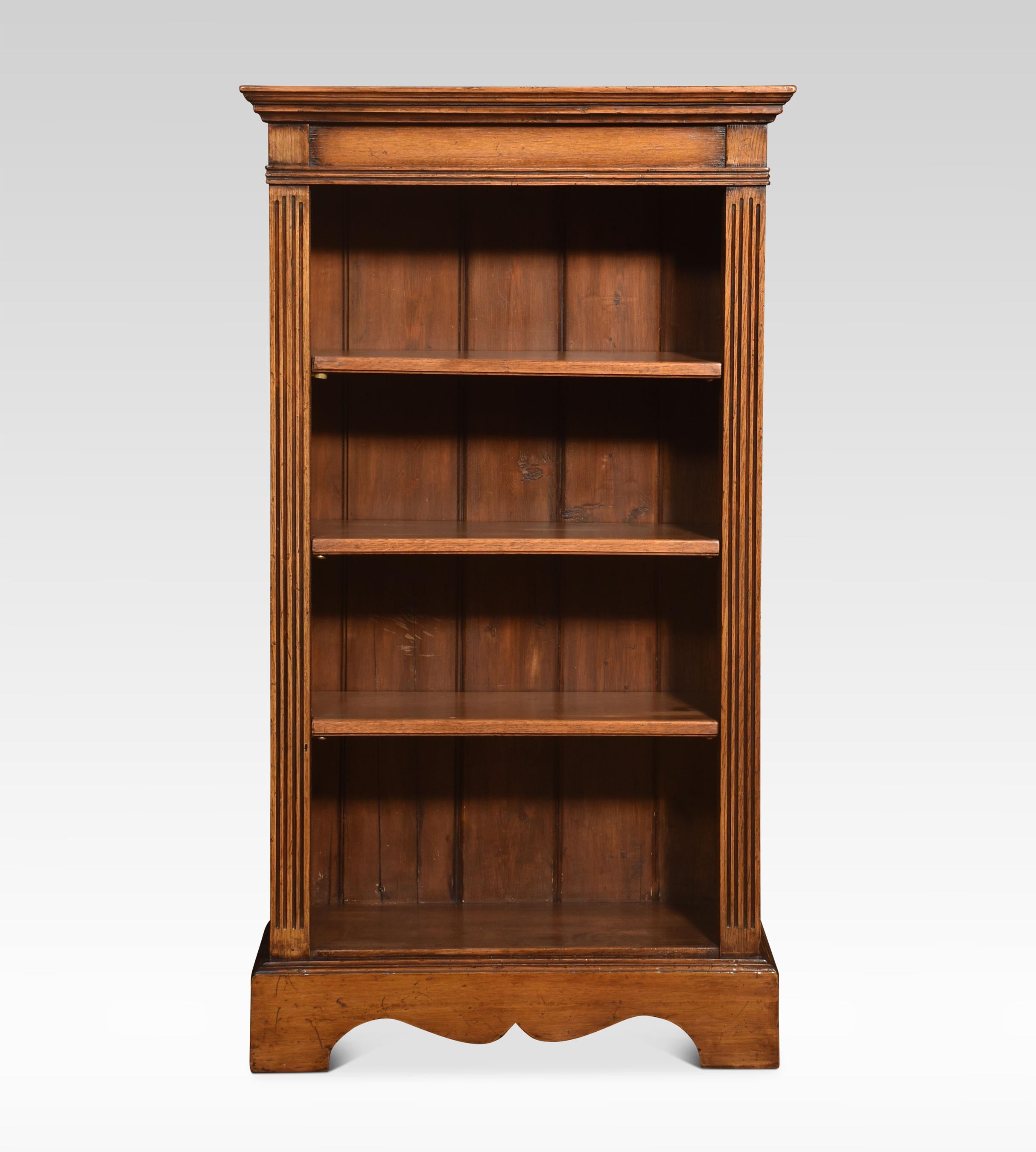 Pair of oak open bookcases In Good Condition For Sale In Cheshire, GB