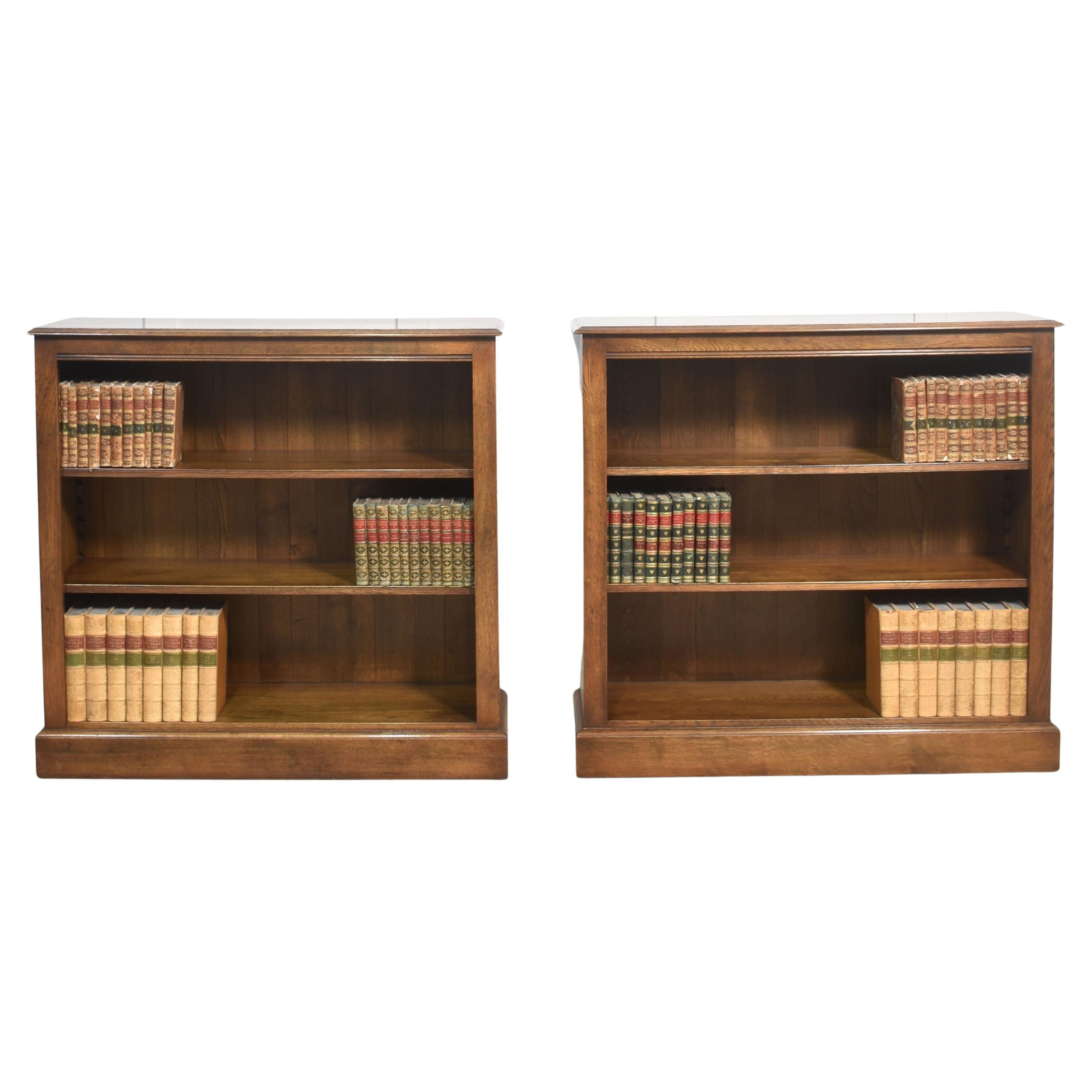 Paire de bibliothèques ouvertes en chêne