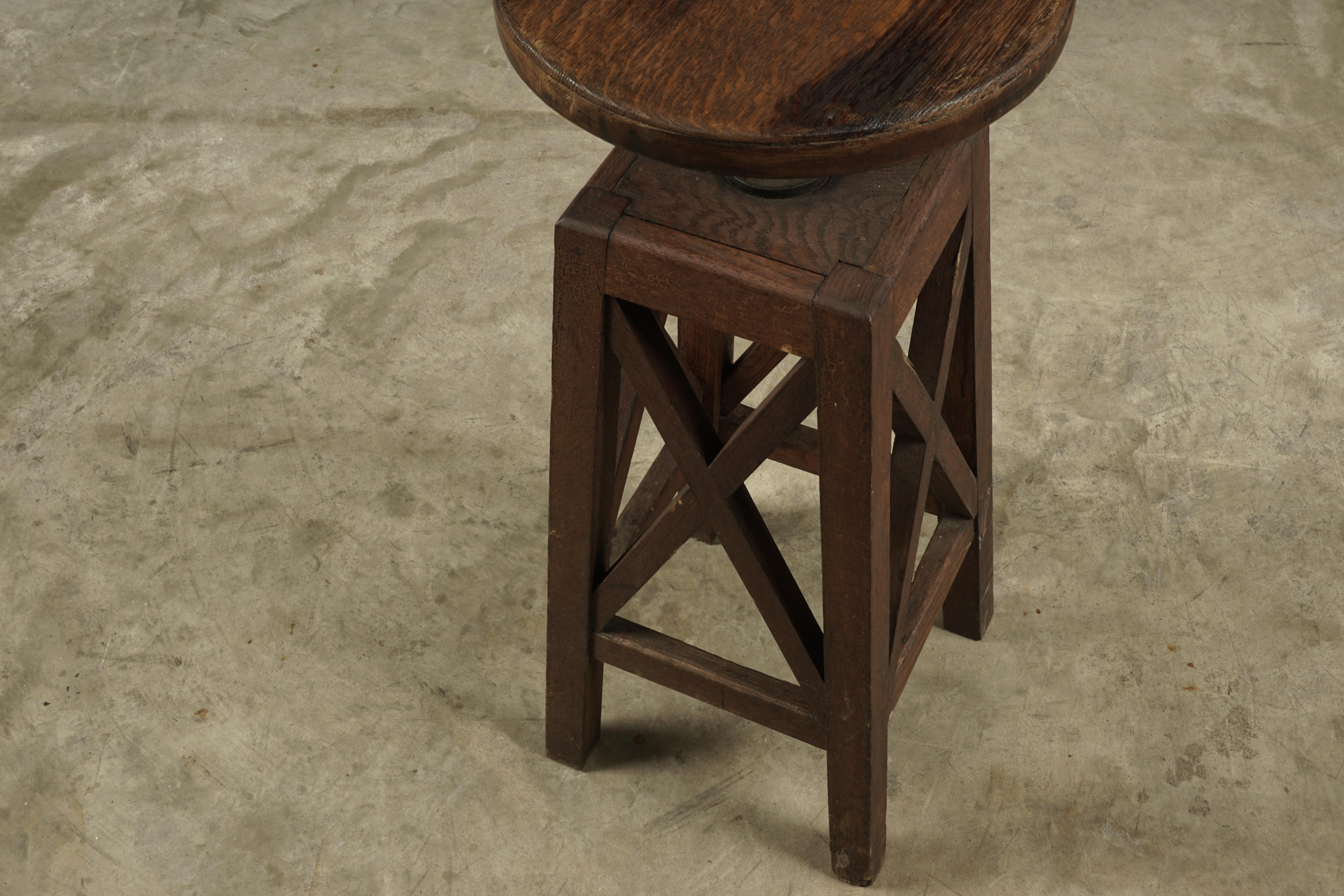 Vintage Pair of Oak Pedestals from France, circa 1950 In Good Condition In Nashville, TN