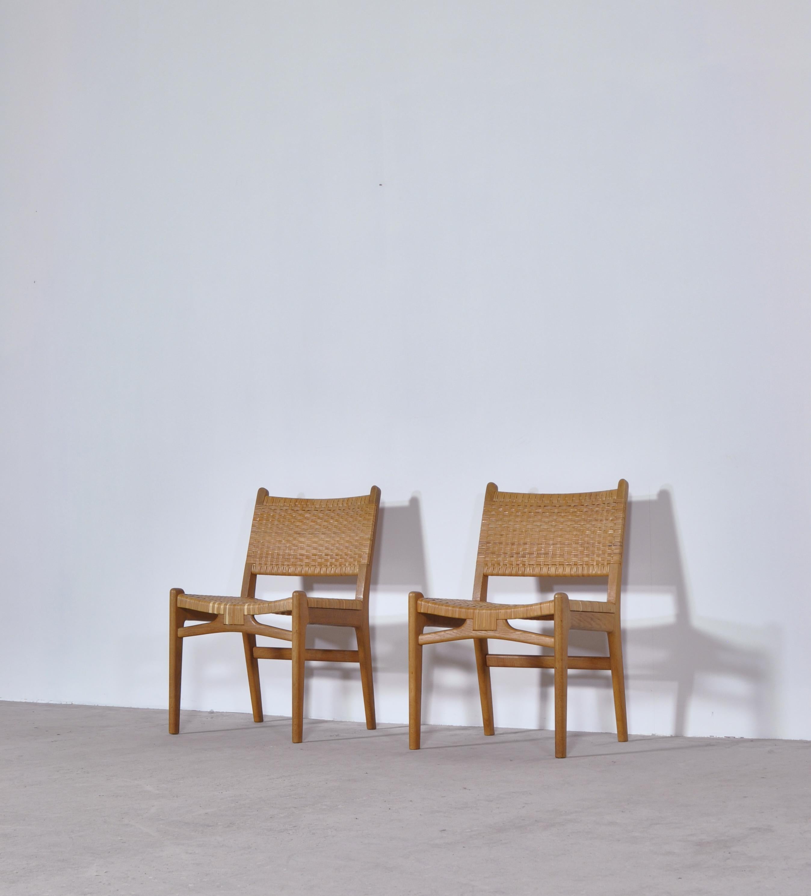 Pair of Oak and Rattan Danish Modern Side Chairs CH31 by Hans J. Wegner, 1950s 2