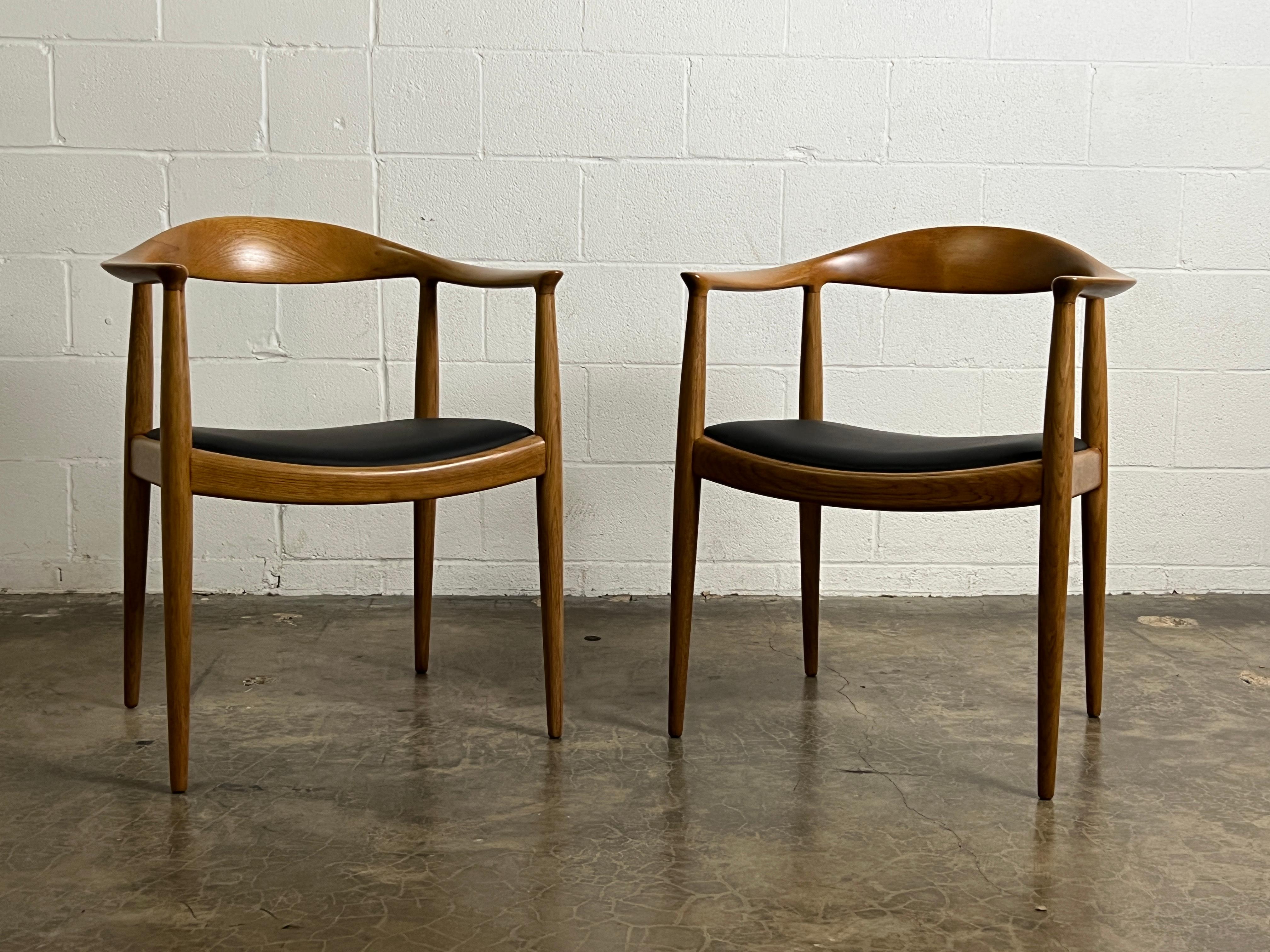 Pair of Oak Round Chairs by Hans Wegner For Sale 7