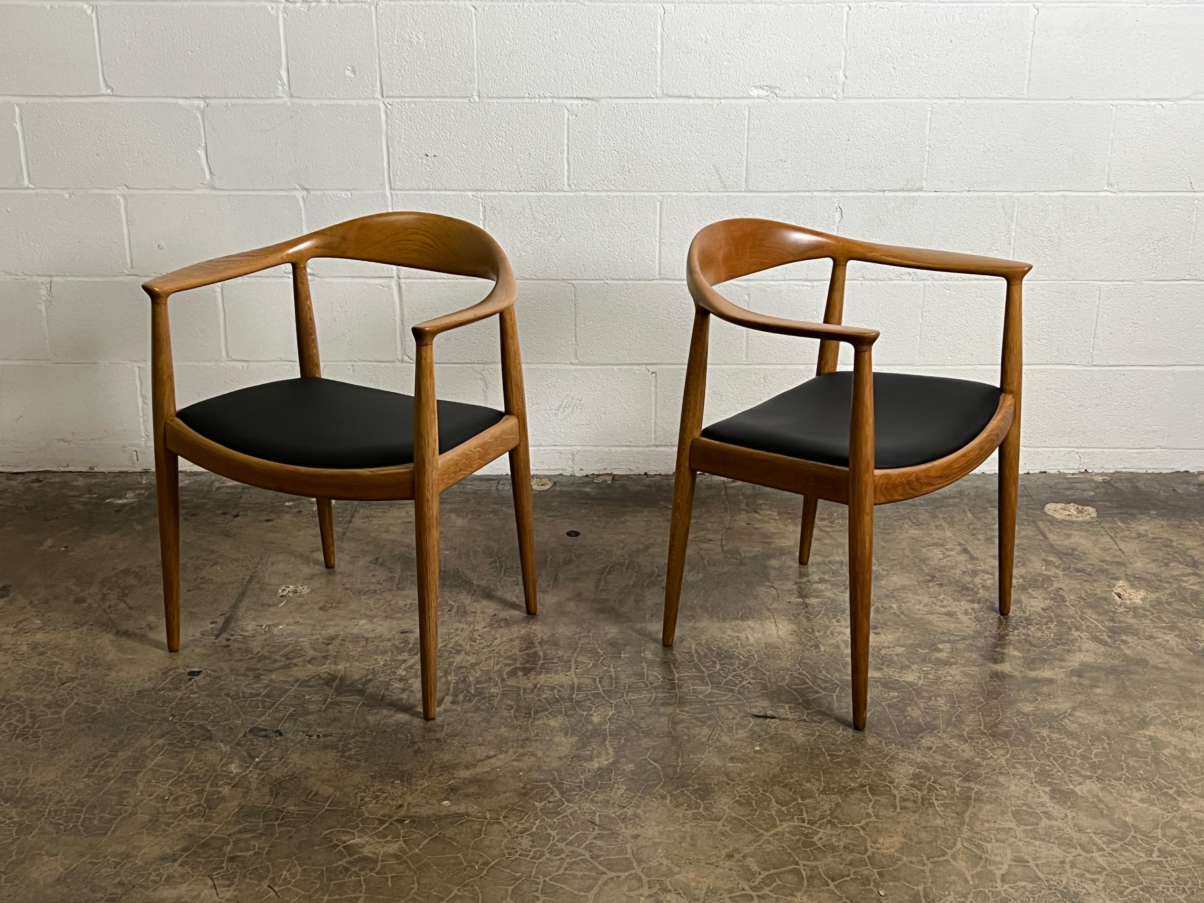 Pair of Oak Round Chairs by Hans Wegner In Good Condition For Sale In Dallas, TX