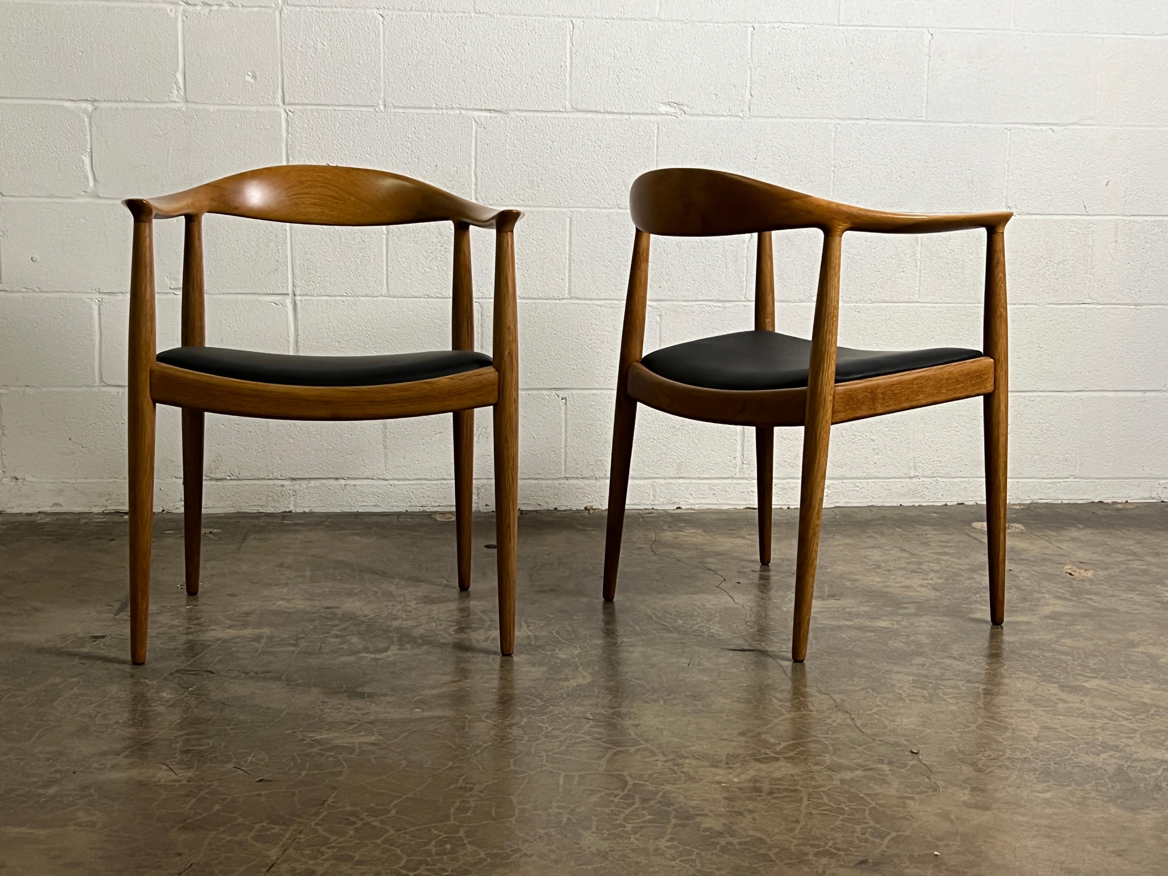 Pair of Oak Round Chairs by Hans Wegner For Sale 1