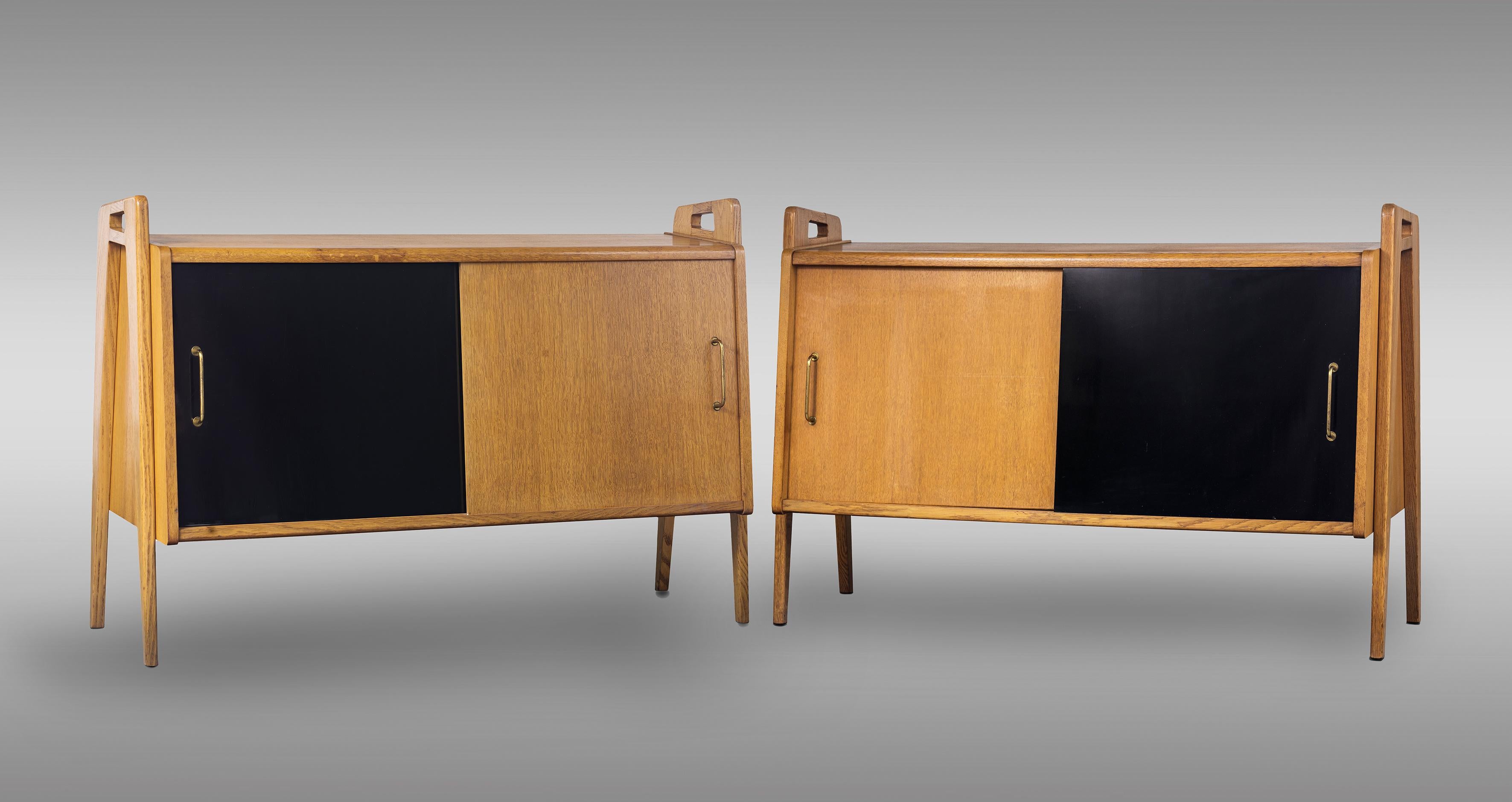 Pair of oak sideboards with sloping front, sliding doors, one of them lacquered In Excellent Condition For Sale In Saint-Ouen, FR