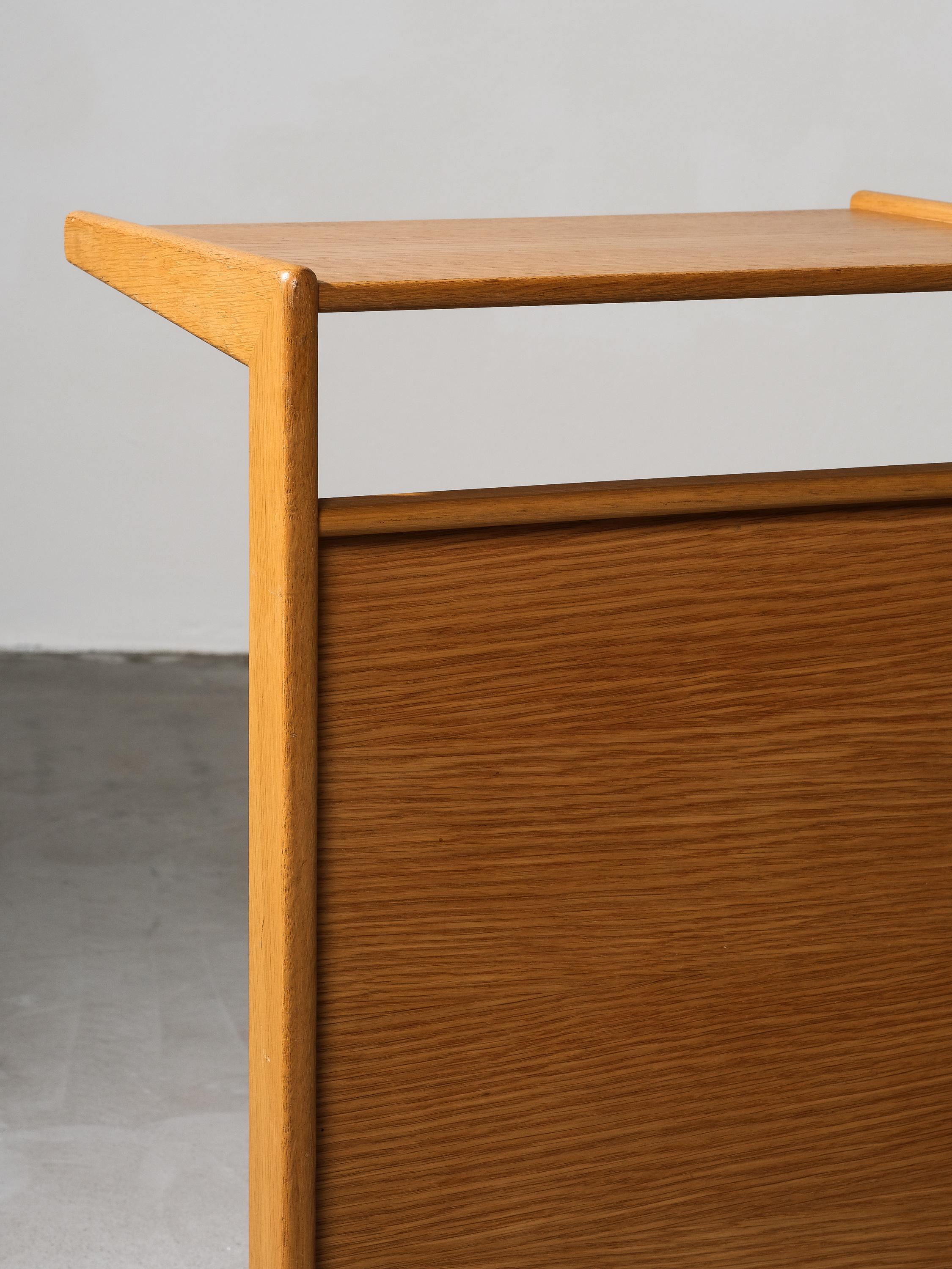 Pair of Oak Triva Side Tables by Yngvar Sandström for Nordiska Kompaniet, 1960s In Good Condition For Sale In Karis, Nyland