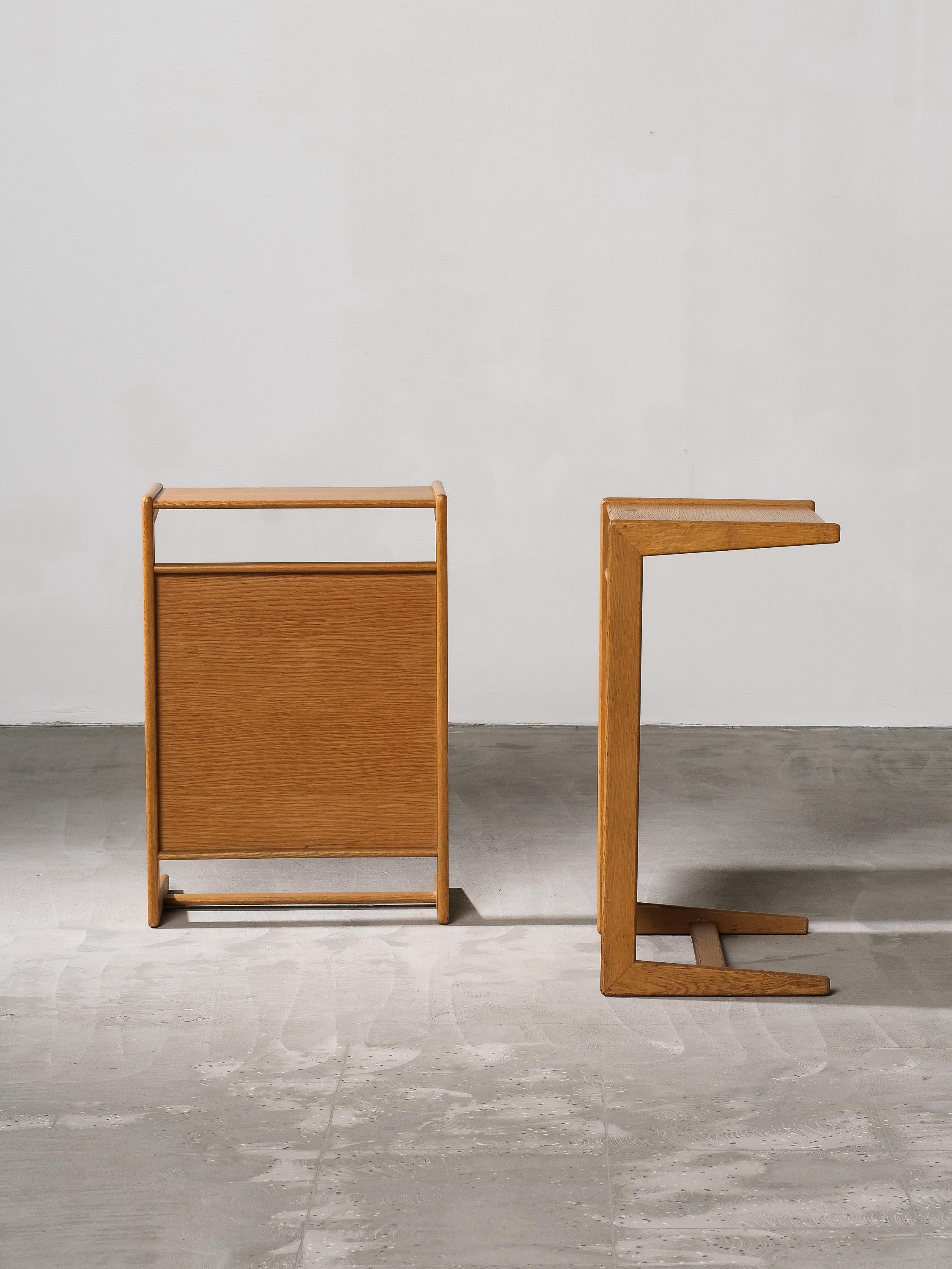 Mid-20th Century Pair of Oak Triva Side Tables by Yngvar Sandström for Nordiska Kompaniet, 1960s For Sale
