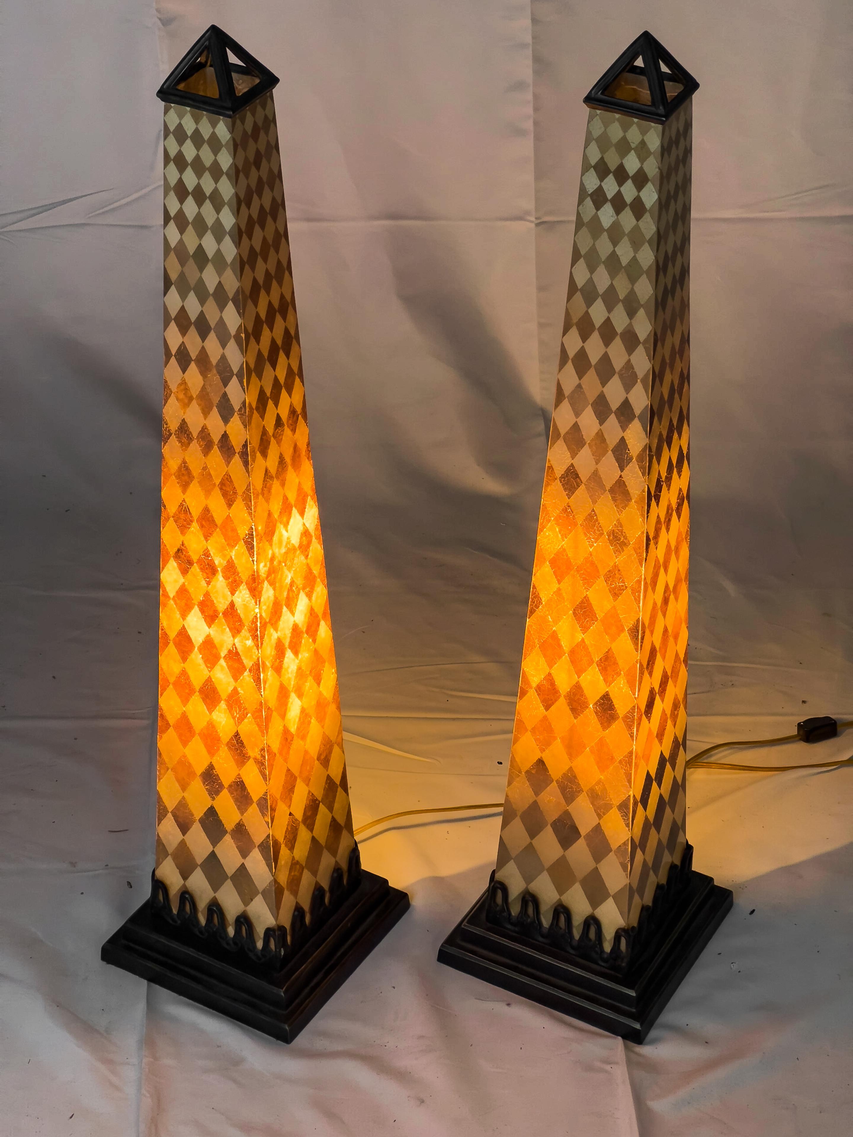 Paar Obelisken-Tischlampen im Angebot 2