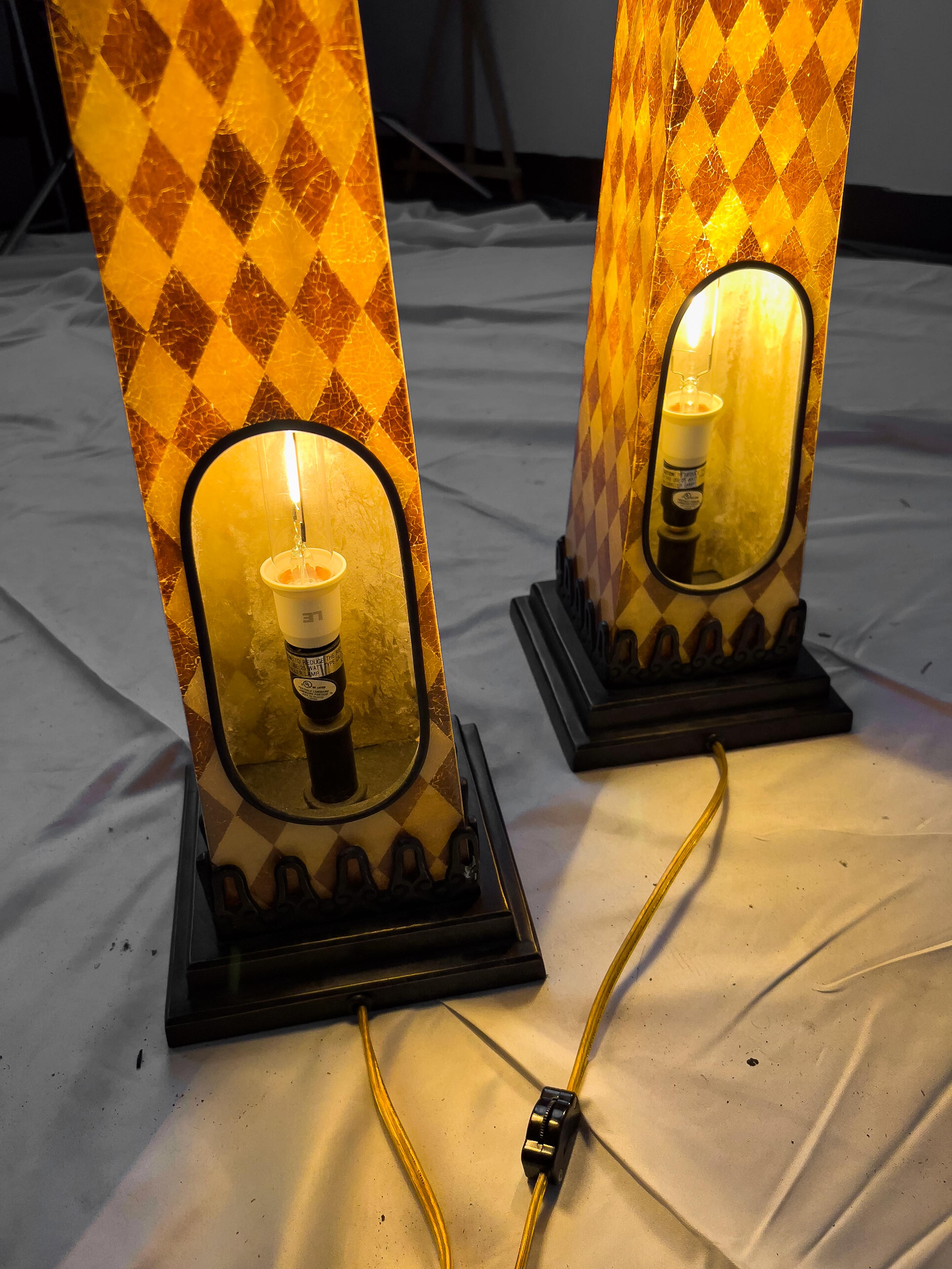 Paar Obelisken-Tischlampen im Angebot 4