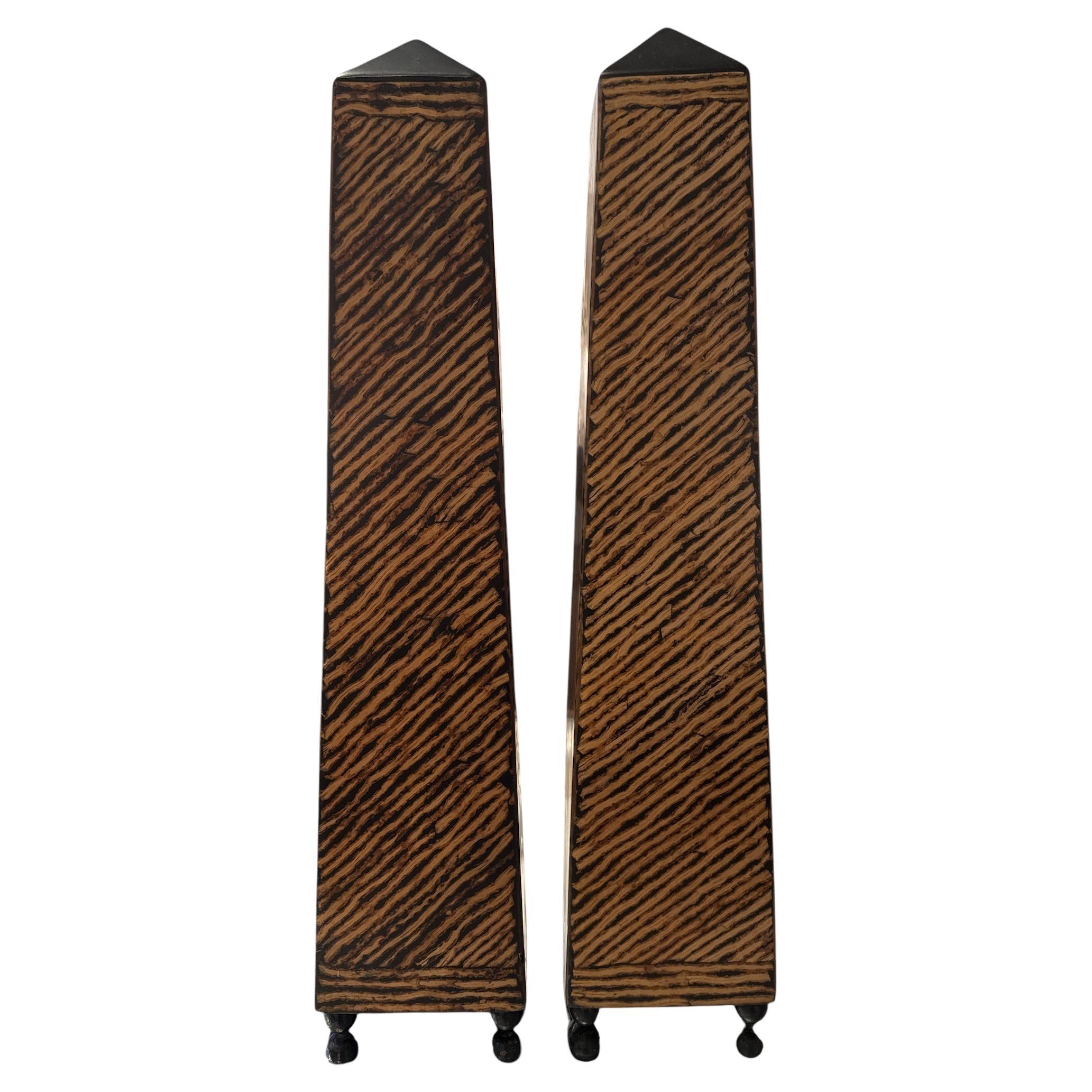 Pareja de obeliscos de madera de cebra