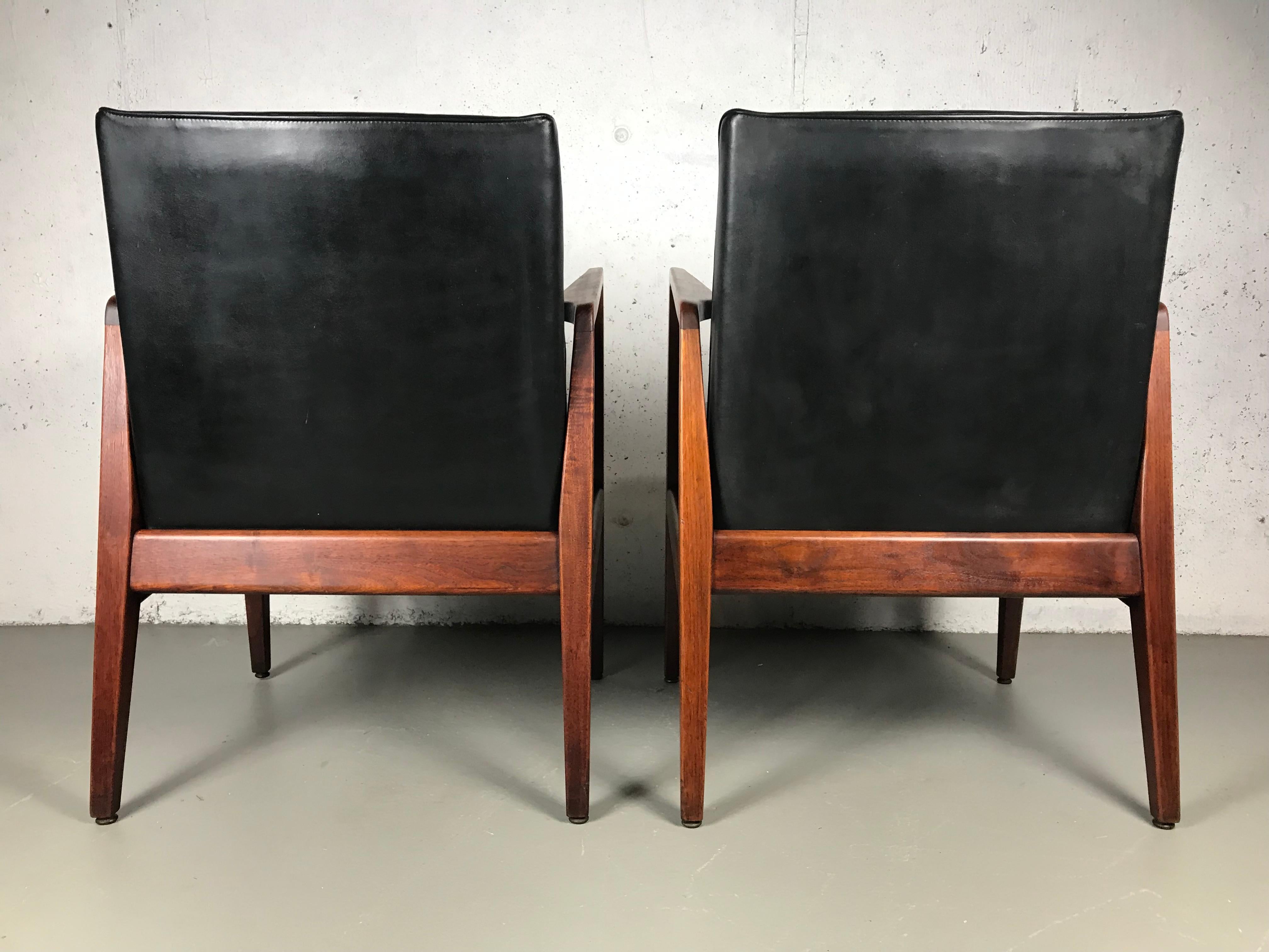 Pair of Occasional Lounge Chairs by Jens Risom Walnut and Black Vinyl Original 10