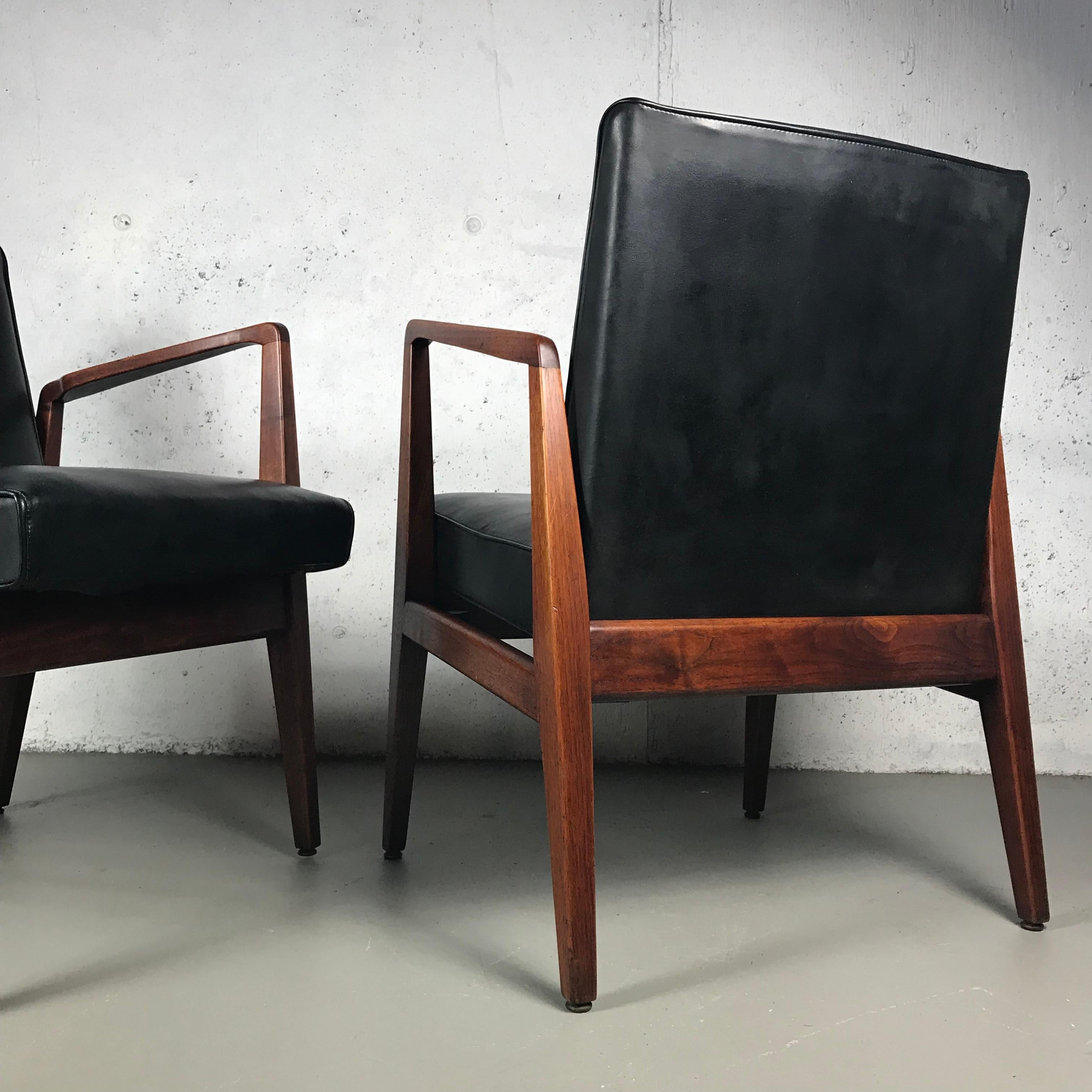 North American Pair of Occasional Lounge Chairs by Jens Risom Walnut and Black Vinyl Original