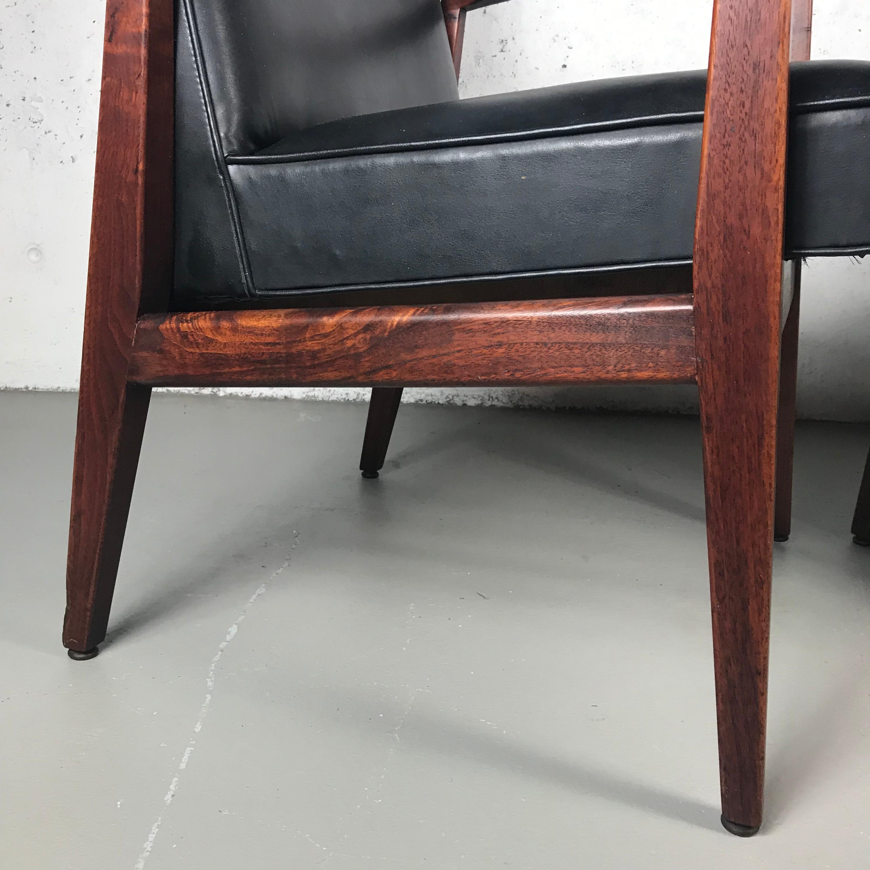 Mid-20th Century Pair of Occasional Lounge Chairs by Jens Risom Walnut and Black Vinyl Original