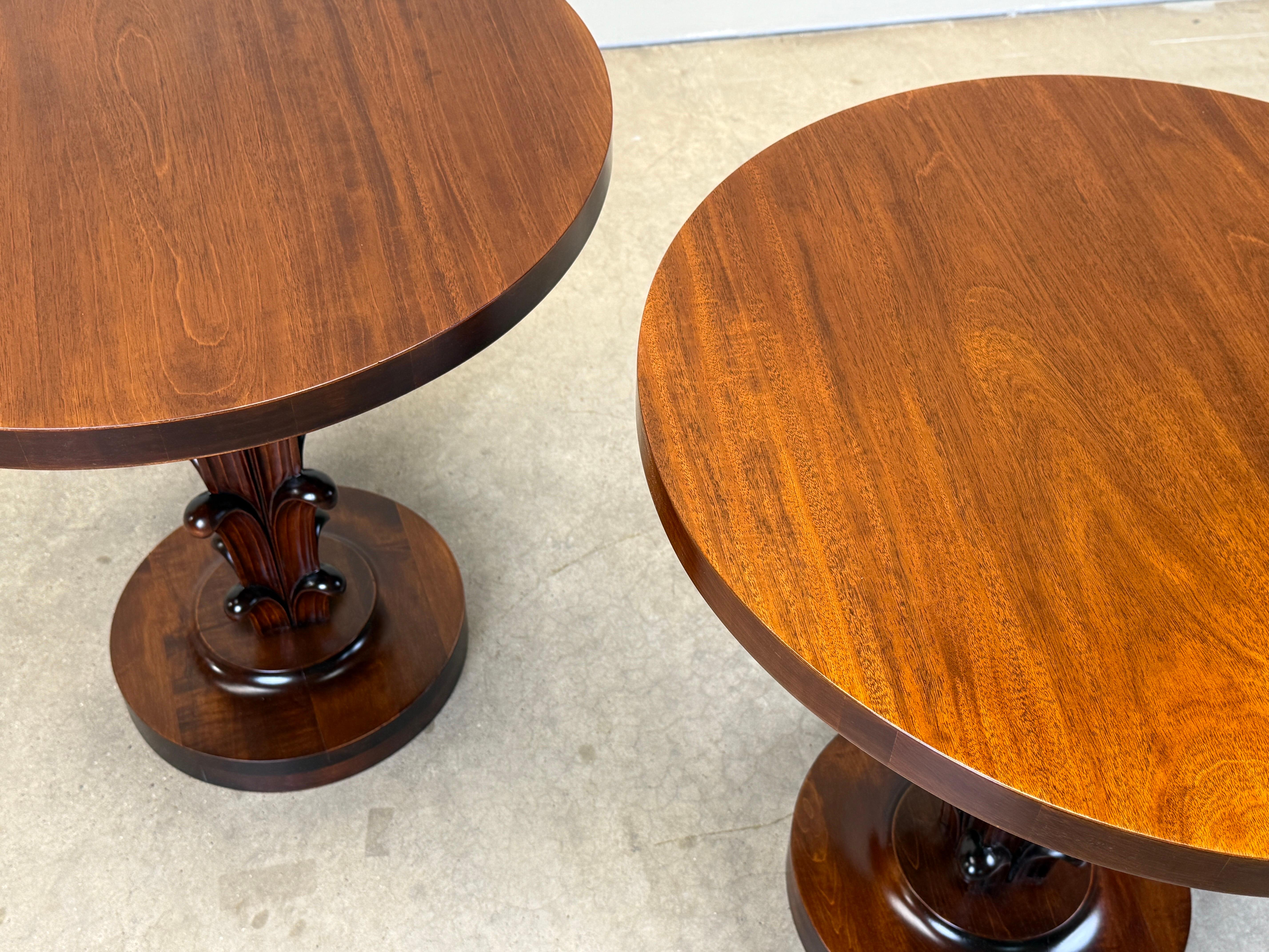 Milieu du XXe siècle Paire de tables d'appoint par John Stuart en vente