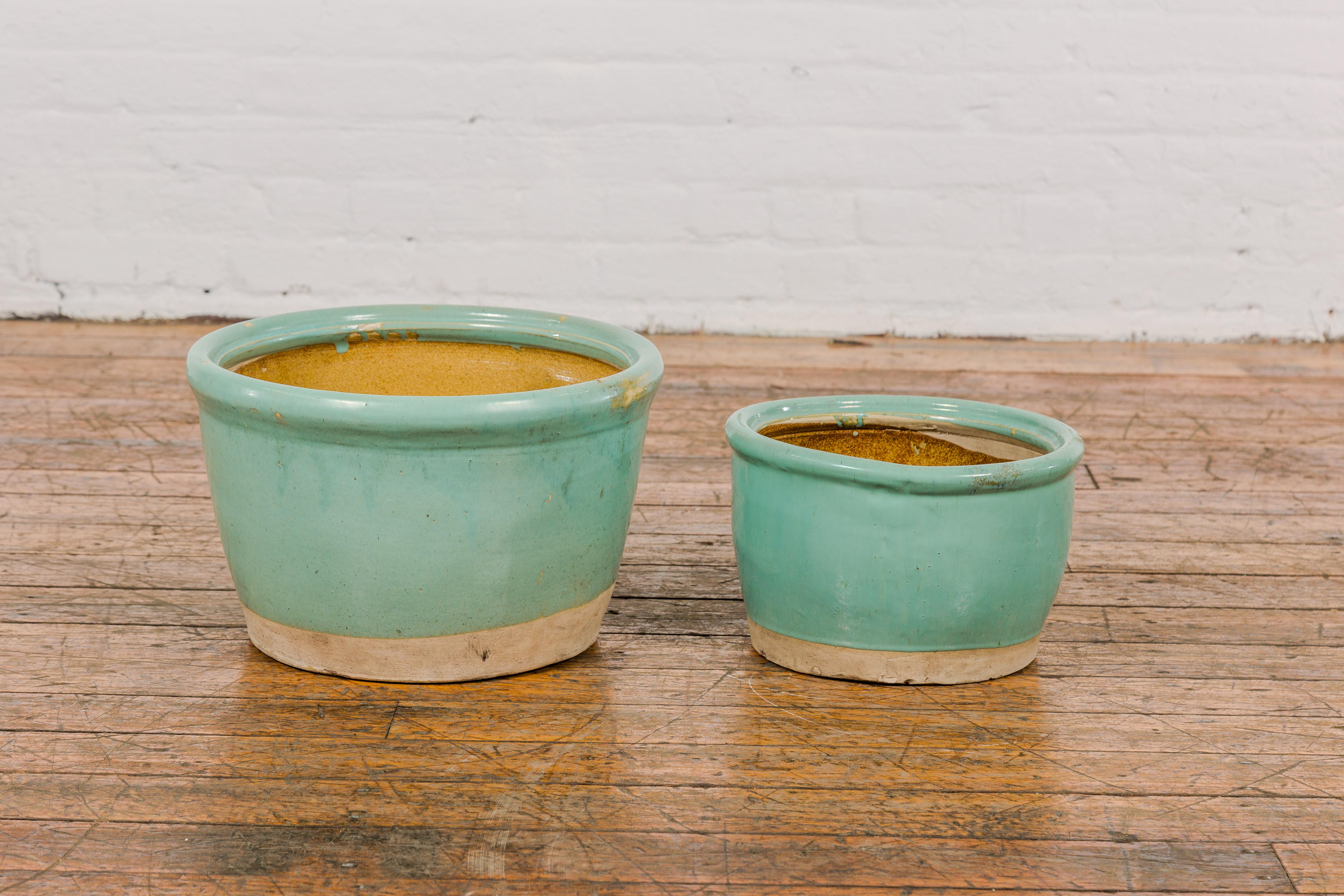 Pair of Ocean Blue Glazed Ceramic Round Nested Planters with Tapering Lines In Good Condition For Sale In Yonkers, NY