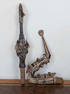 Coppia di sculture a prua di canoa oceanica, Papua Nuova Guinea