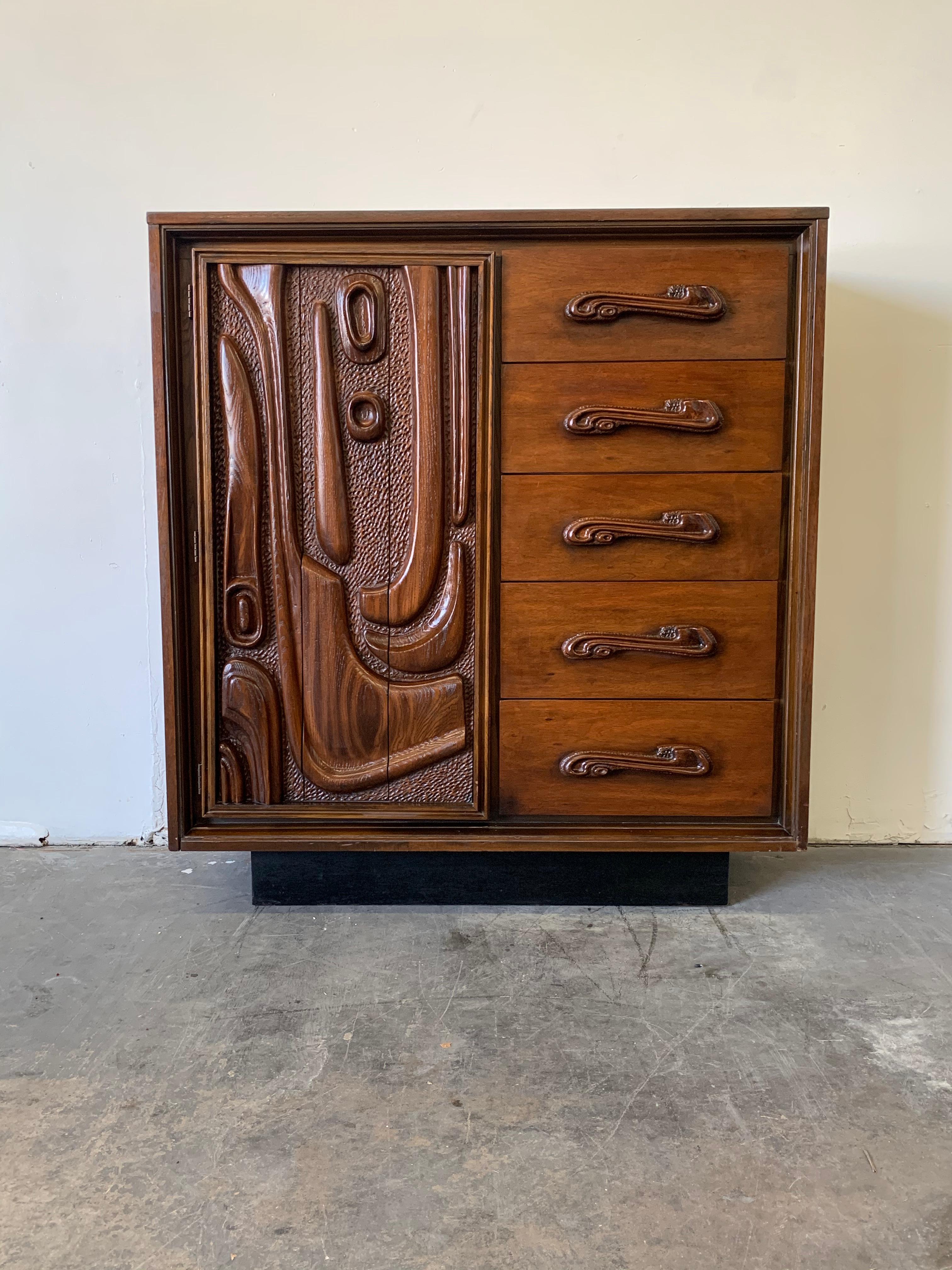 Pair of Oceanic Sculpted Walnut Nightstands by Pulaski Furniture Co., circa 1969 6