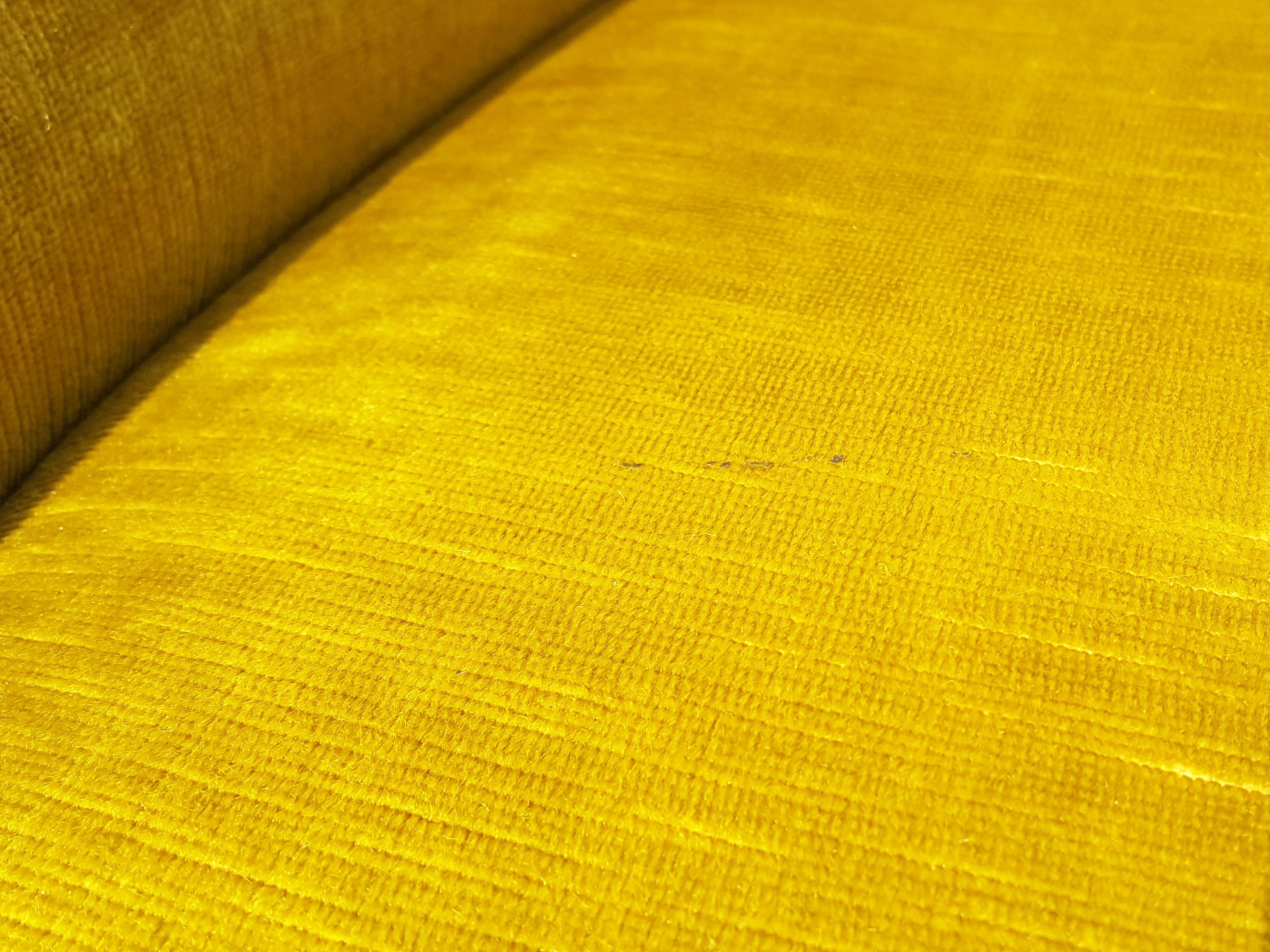 Paire de fauteuils Perla en velours jaune ocra et bois des années 1950 par G. Veronesi pour ISA en vente 7