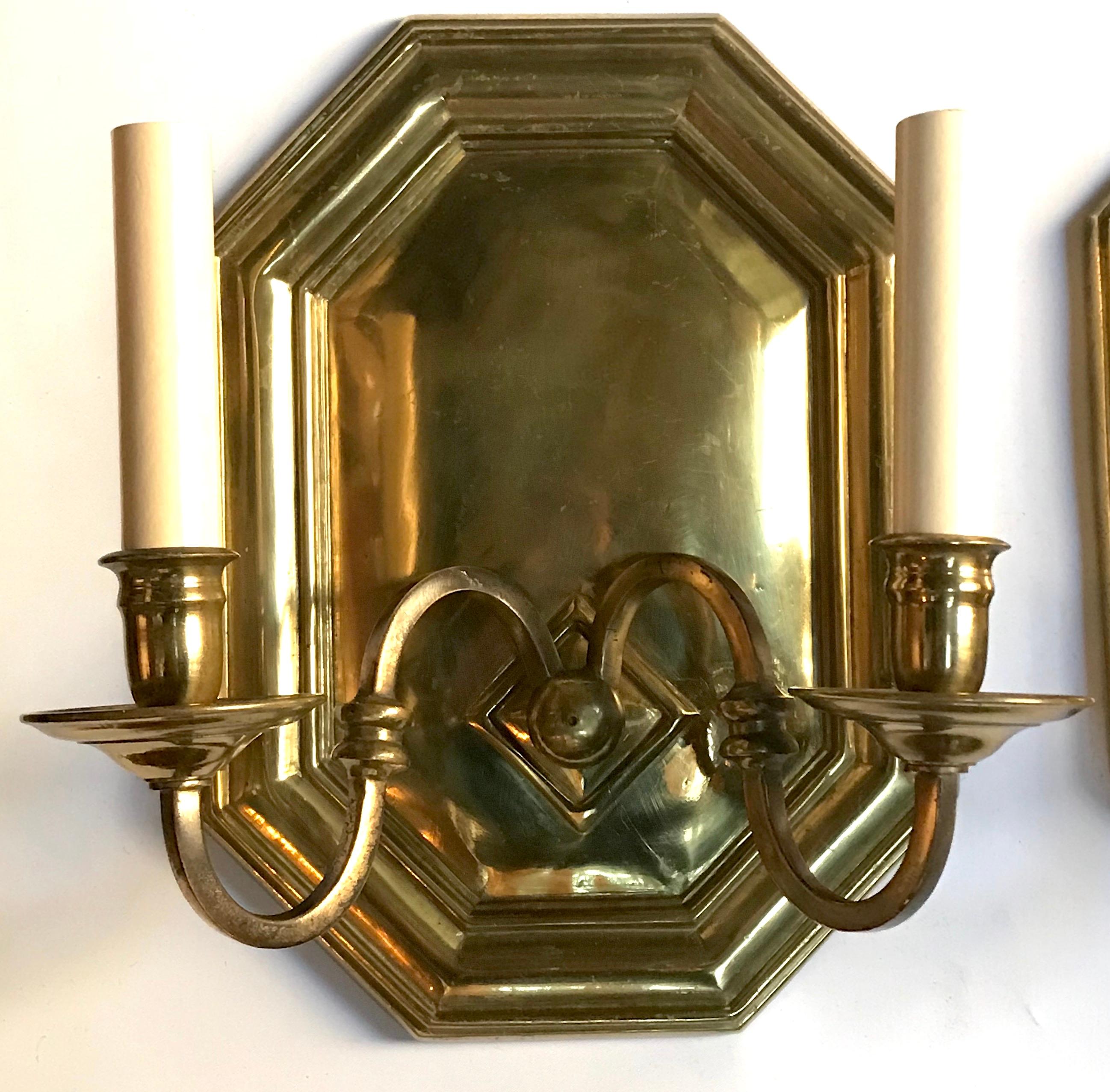 Pair of circa 1940's French bronze neoclassic octagonal sconces with original patina.

Measurements:
Height: 11.25