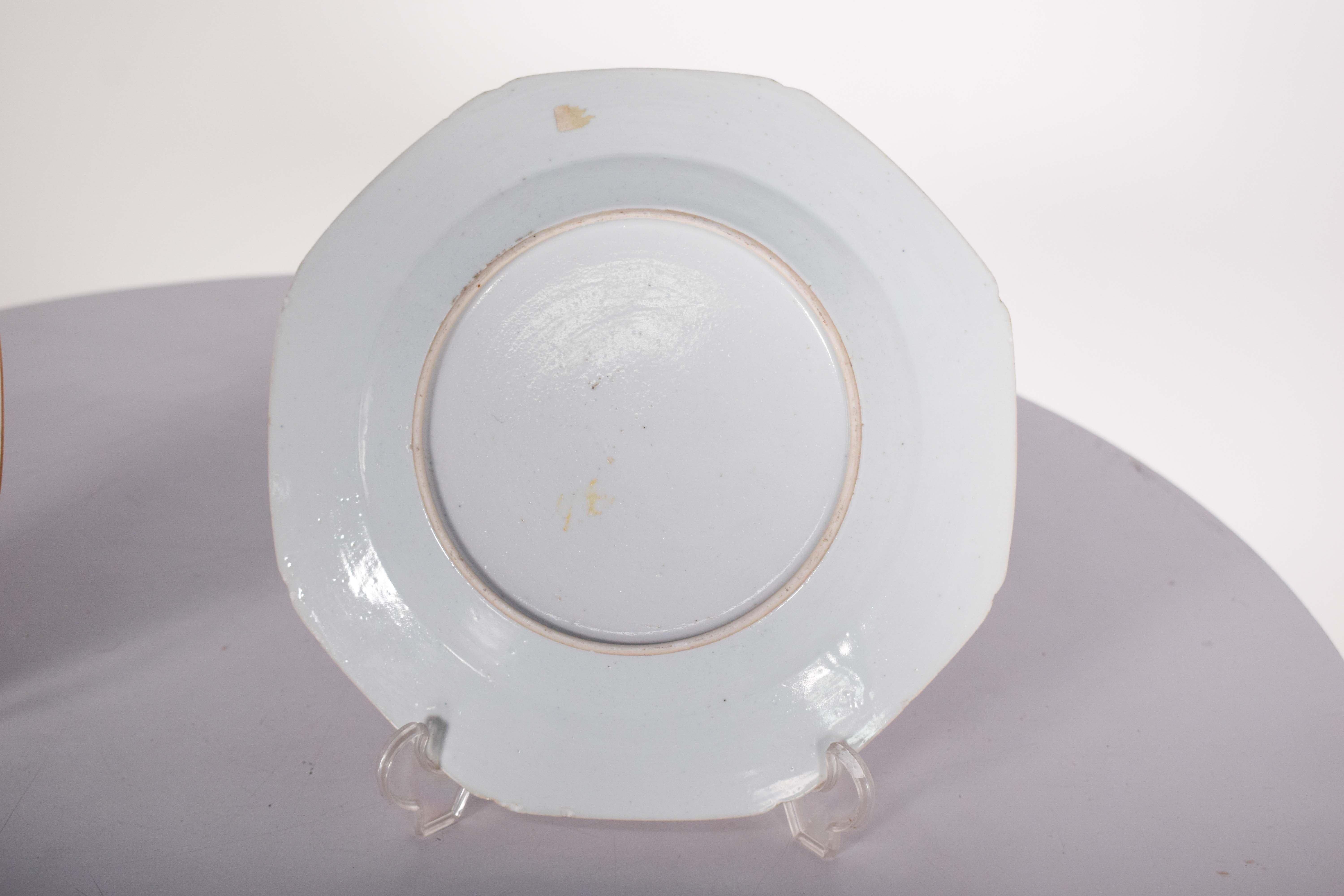 XVIIIe siècle Paire d'assiettes octogonales en porcelaine chinoise en vente