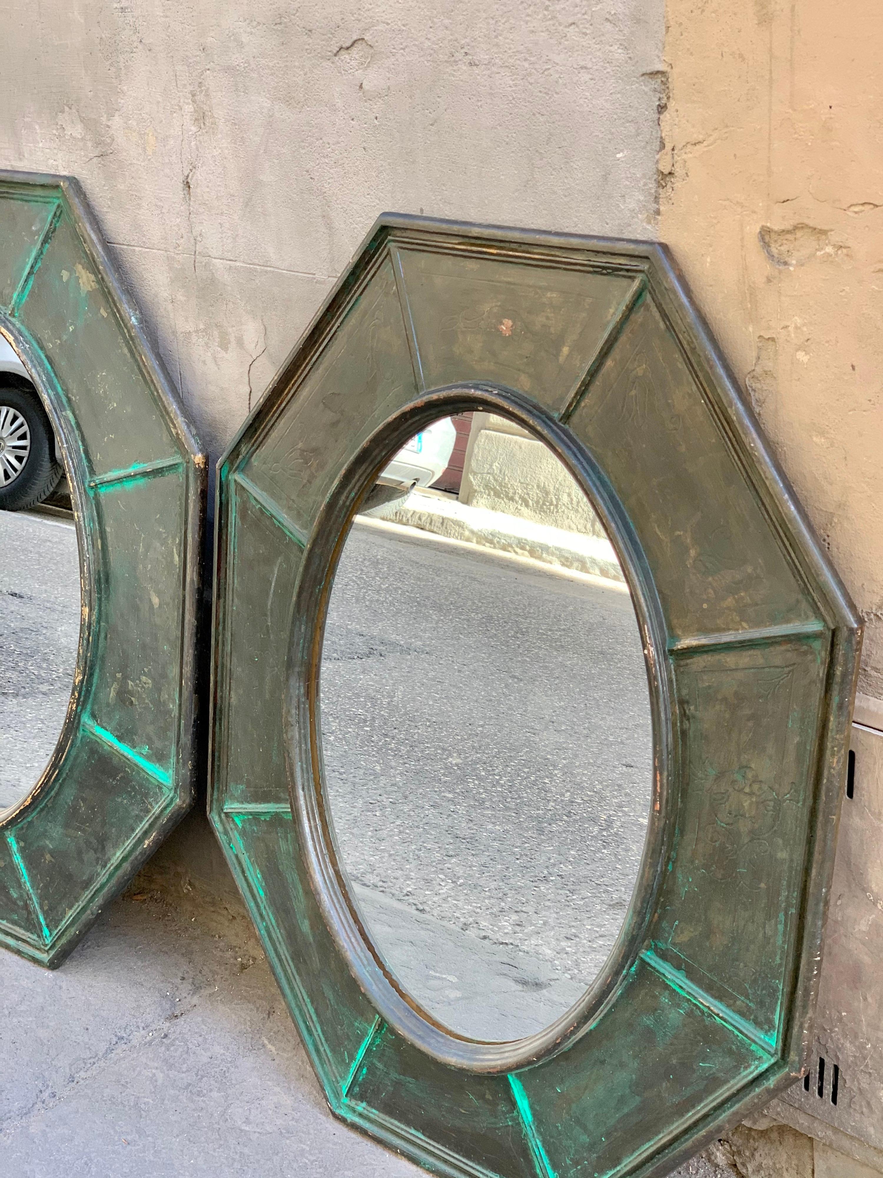 Pair of Octagonal Green Wood Mirrors Decorated with Metallic Effect, Early '900 In Good Condition In Florence, IT