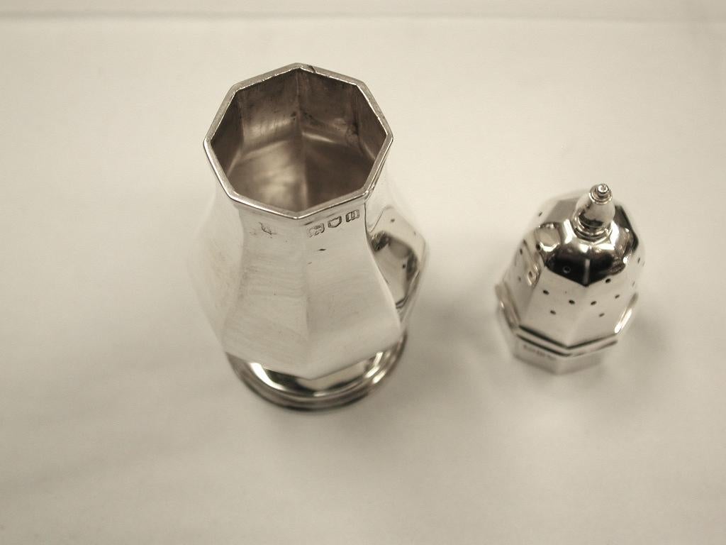 Pair of Octagonal Silver Peppers in Leather Box, Thomas Bradbury & Sons, 1908 1