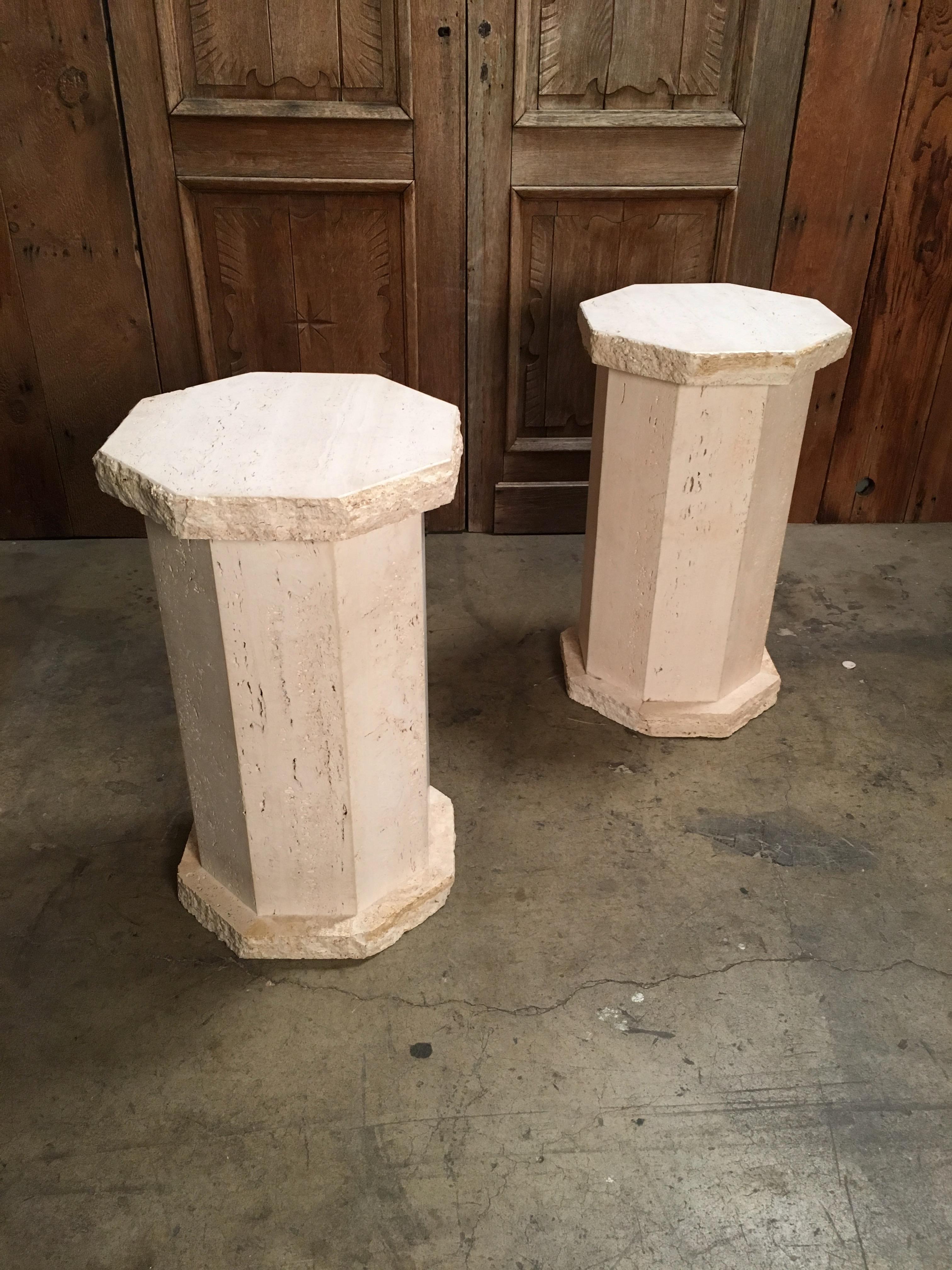 Pair of Octagonal Travertine Columns In Good Condition In Denton, TX