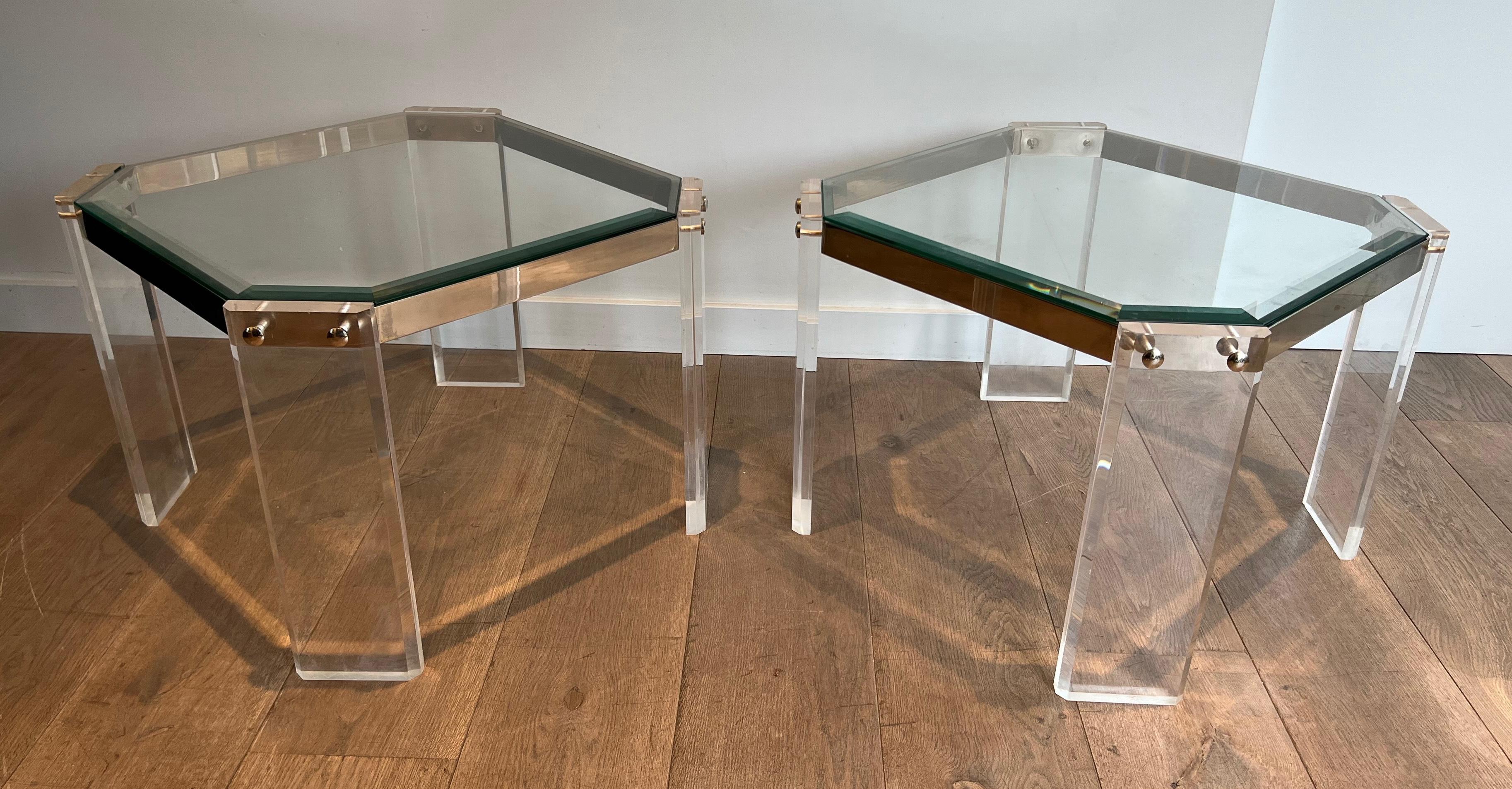 Ein Paar achteckige Beistelltische aus Lucite und Chrom von Maison Jansen im Angebot 9