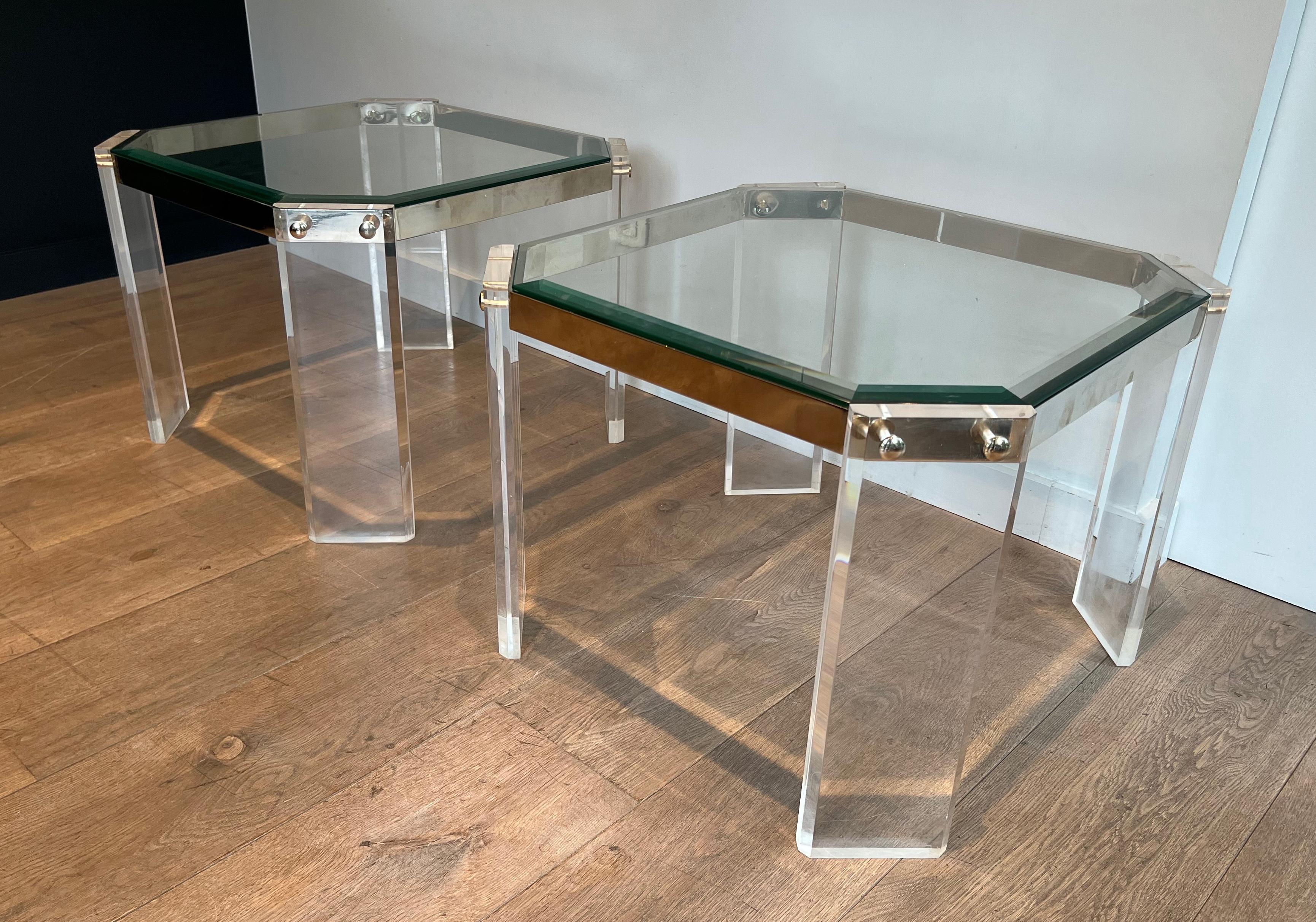 Ein Paar achteckige Beistelltische aus Lucite und Chrom von Maison Jansen im Angebot 10