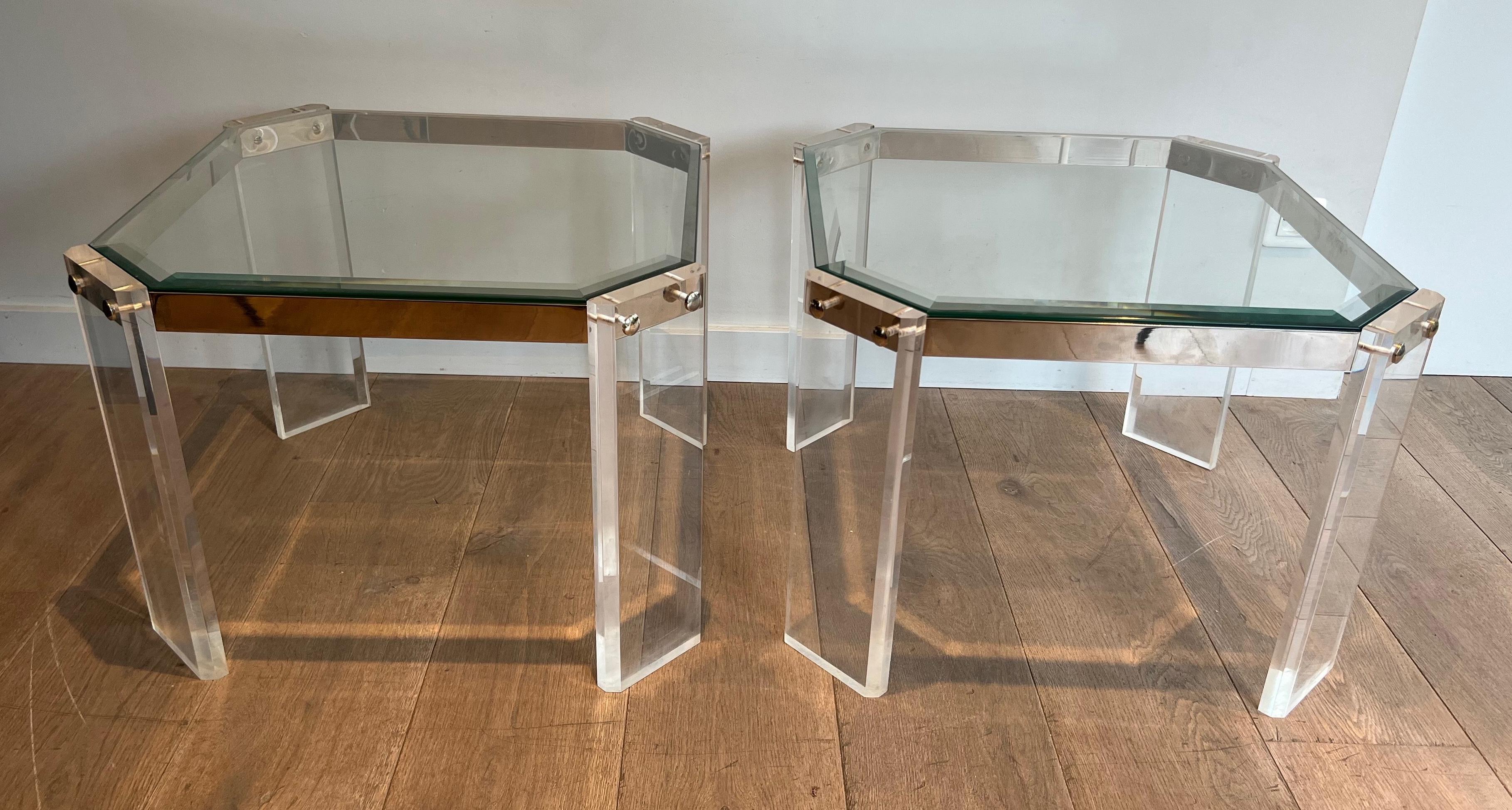 Ein Paar achteckige Beistelltische aus Lucite und Chrom von Maison Jansen im Angebot 14