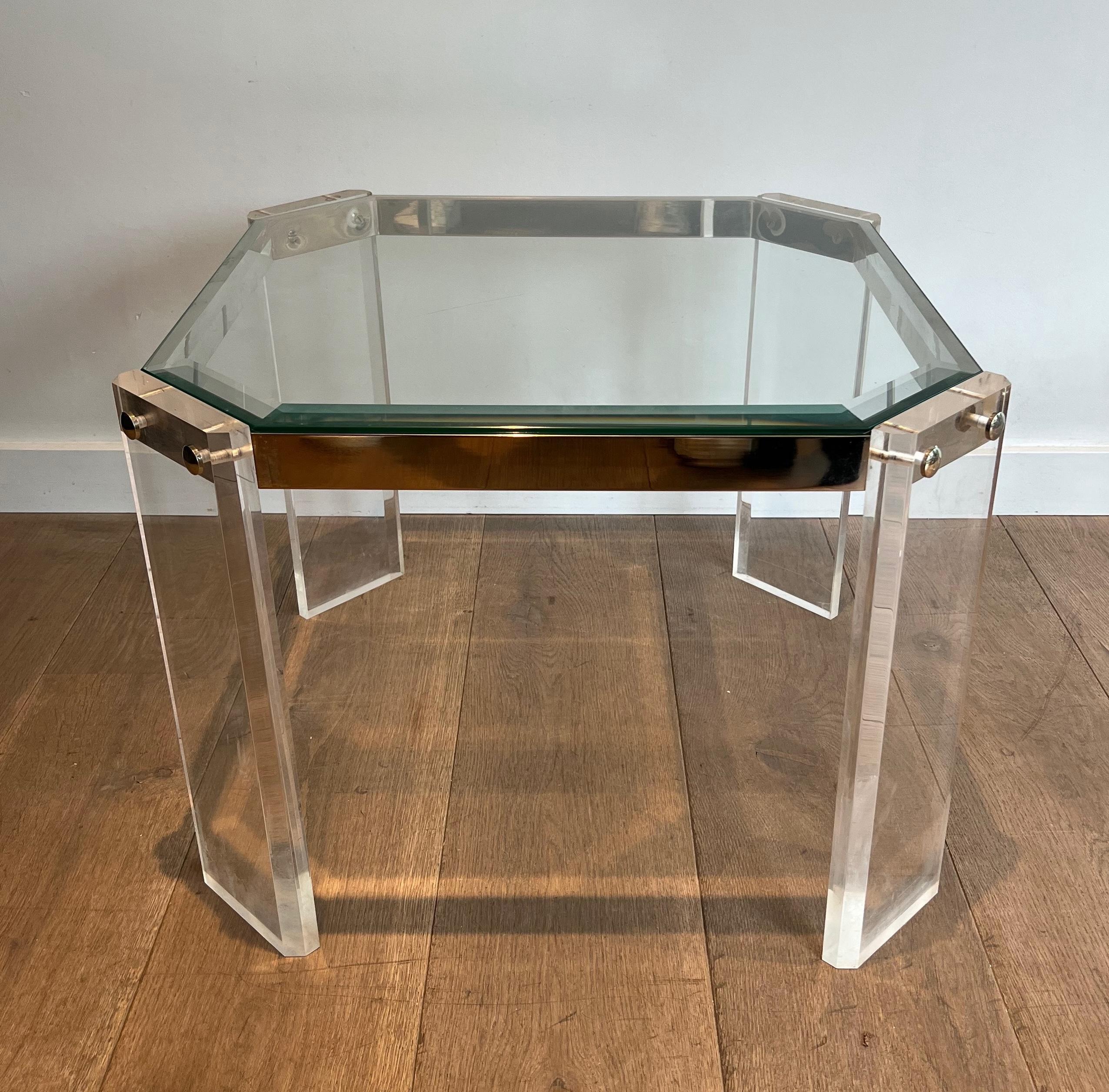 Ein Paar achteckige Beistelltische aus Lucite und Chrom von Maison Jansen (Moderne der Mitte des Jahrhunderts) im Angebot