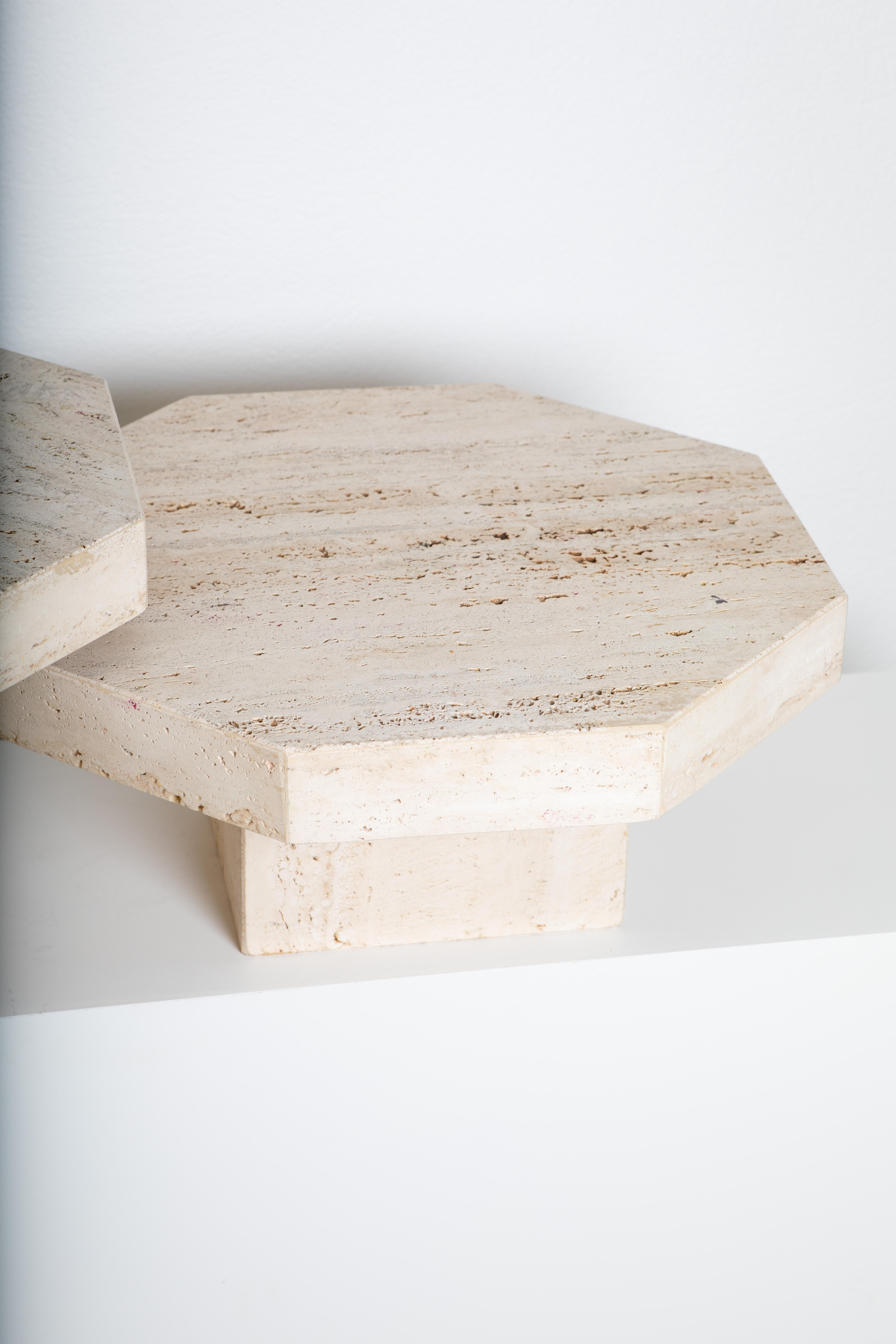 Pair of Octogonal Travertine Tables In Excellent Condition For Sale In Collonge-Bellerive, GE