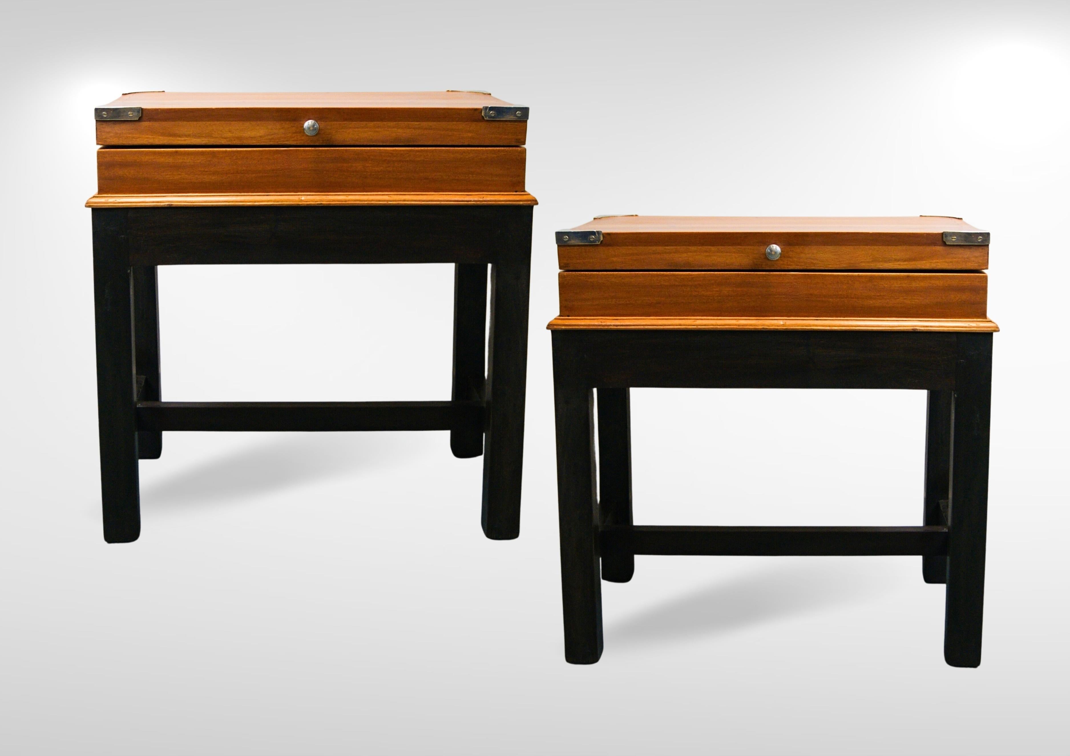 Pair of mid-century Georgian style lift-top side/end tables.
Made of solid mahogany wood and part ebonised with the top left in natural colour.
With stainless steel capped corners.
Can be use as a humidor or for other storage needs.
Ideal