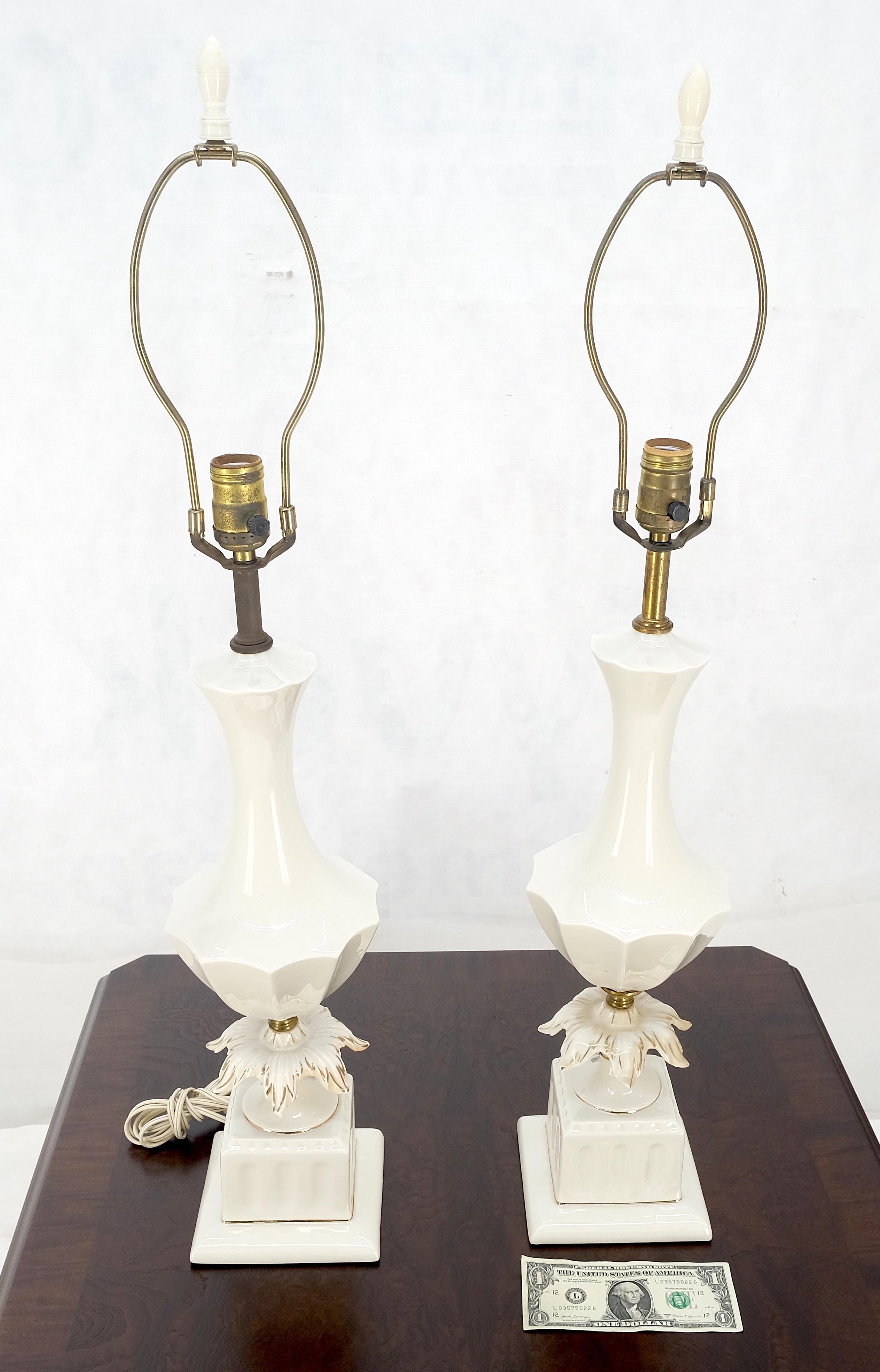Pair of Off White Ceramic c1960s Lotus & Vase Style Table Lamps MINT For Sale 4